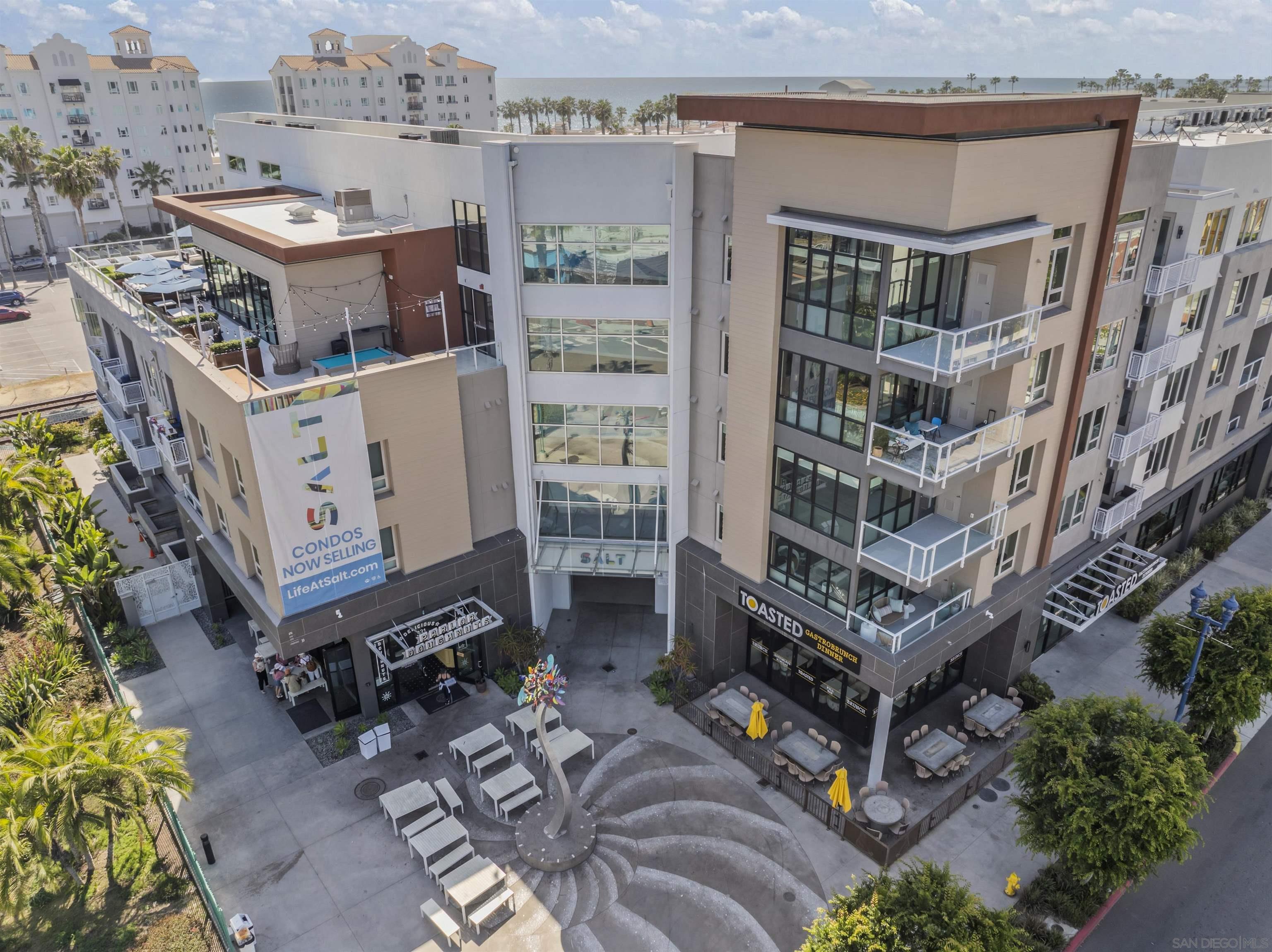 Detail Gallery Image 2 of 26 For 355 N Cleveland Street  #304,  Oceanside,  CA 92054 - 2 Beds | 2 Baths