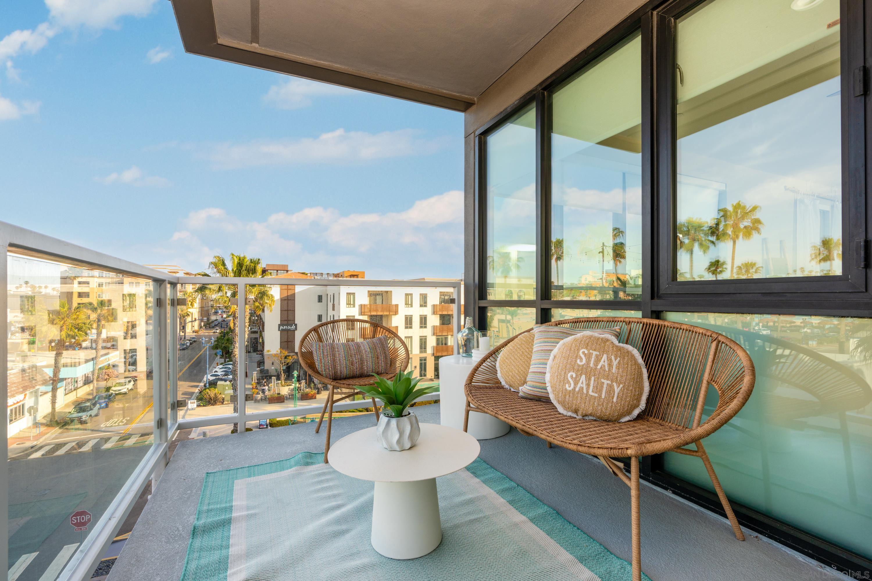 Detail Gallery Image 4 of 26 For 355 N Cleveland Street  #304,  Oceanside,  CA 92054 - 2 Beds | 2 Baths
