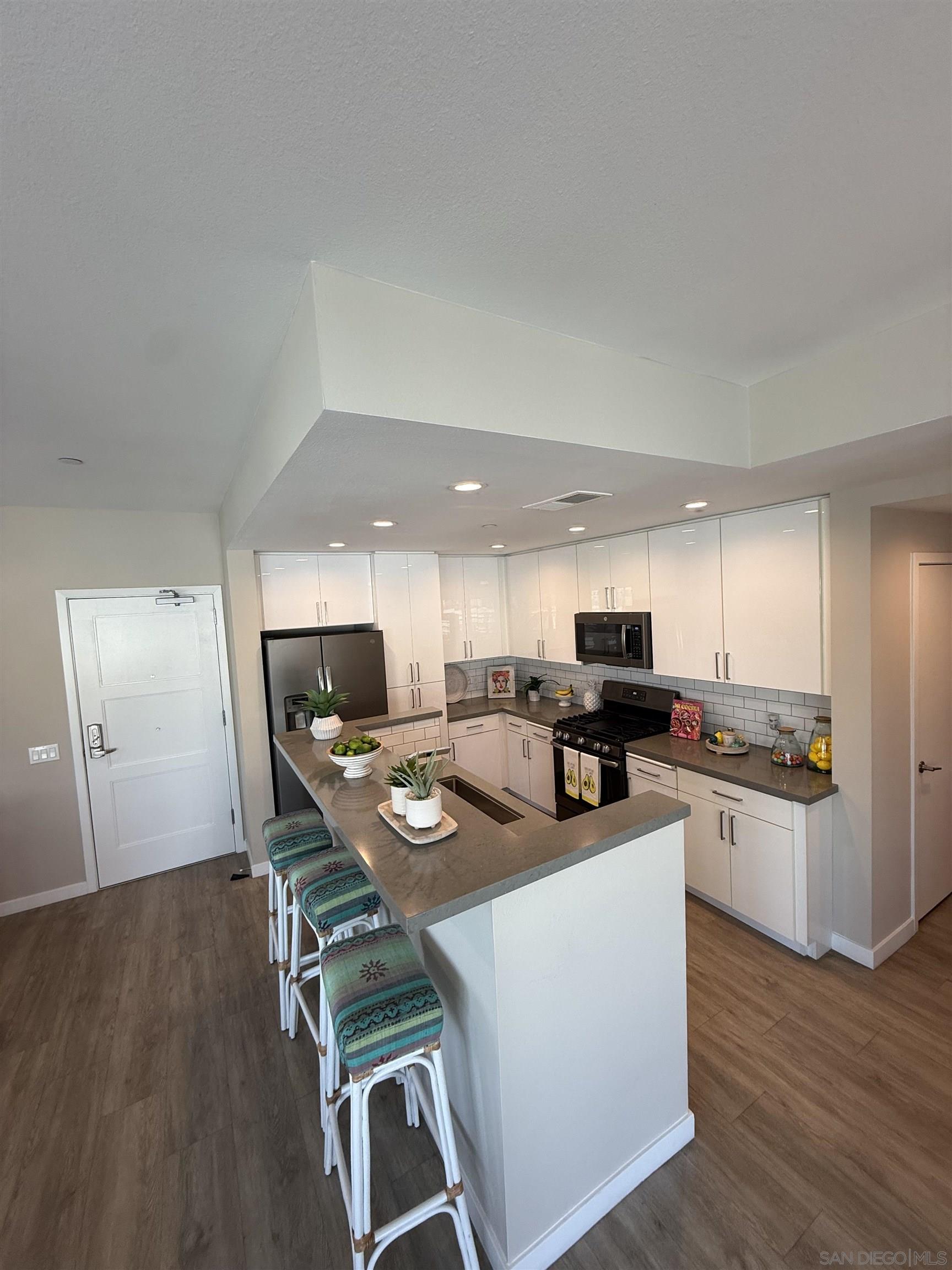 Detail Gallery Image 6 of 26 For 355 N Cleveland Street  #304,  Oceanside,  CA 92054 - 2 Beds | 2 Baths