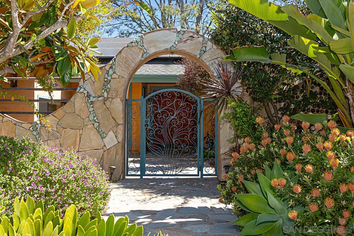 Detail Gallery Image 2 of 37 For 2023  via Tiempo, Cardiff By The Sea,  CA 92007 - 5 Beds | 3 Baths