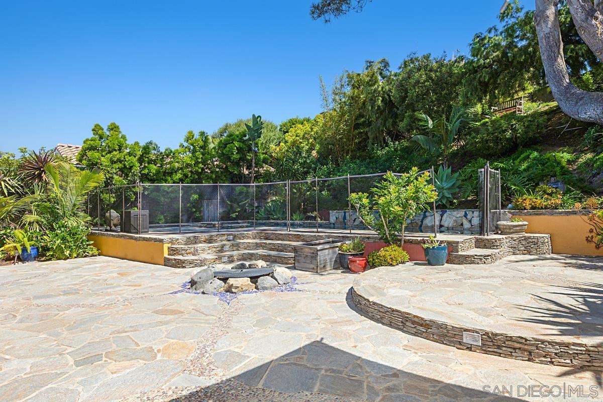 Detail Gallery Image 11 of 37 For 2023  via Tiempo, Cardiff By The Sea,  CA 92007 - 5 Beds | 3 Baths