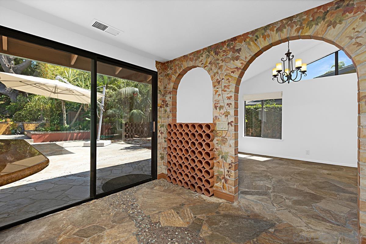 Detail Gallery Image 17 of 37 For 2023  via Tiempo, Cardiff By The Sea,  CA 92007 - 5 Beds | 3 Baths