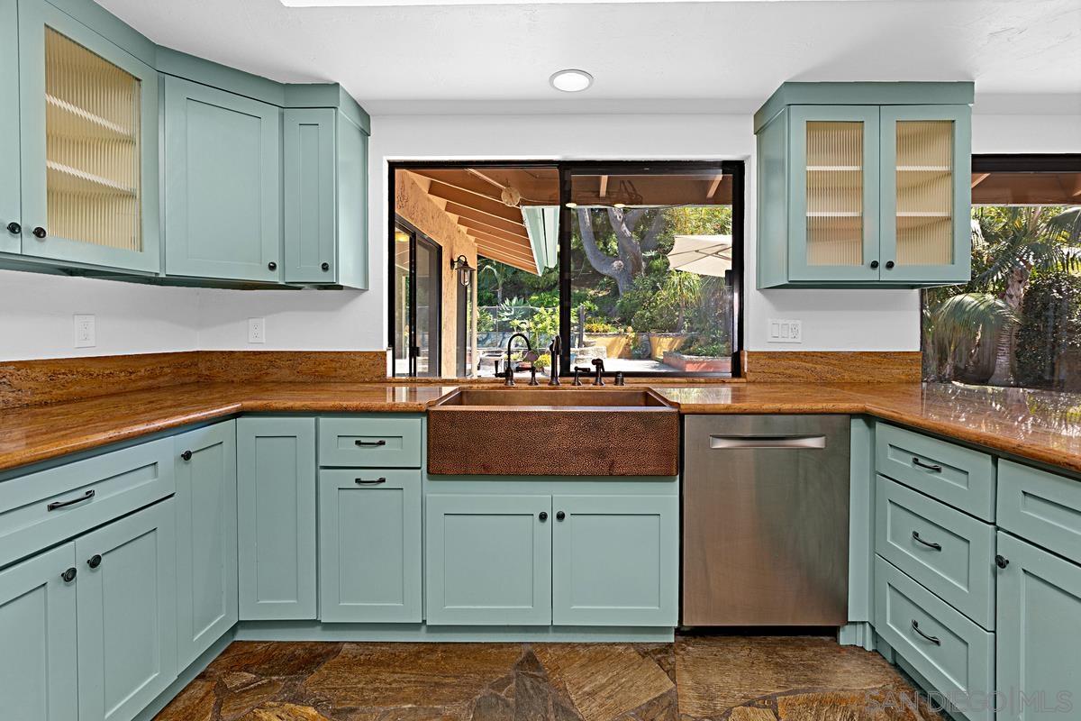 Detail Gallery Image 4 of 37 For 2023  via Tiempo, Cardiff By The Sea,  CA 92007 - 5 Beds | 3 Baths