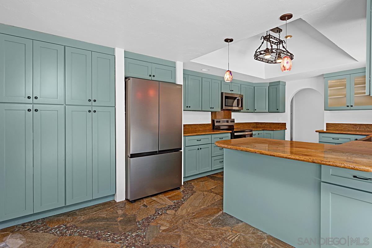 Detail Gallery Image 5 of 37 For 2023  via Tiempo, Cardiff By The Sea,  CA 92007 - 5 Beds | 3 Baths