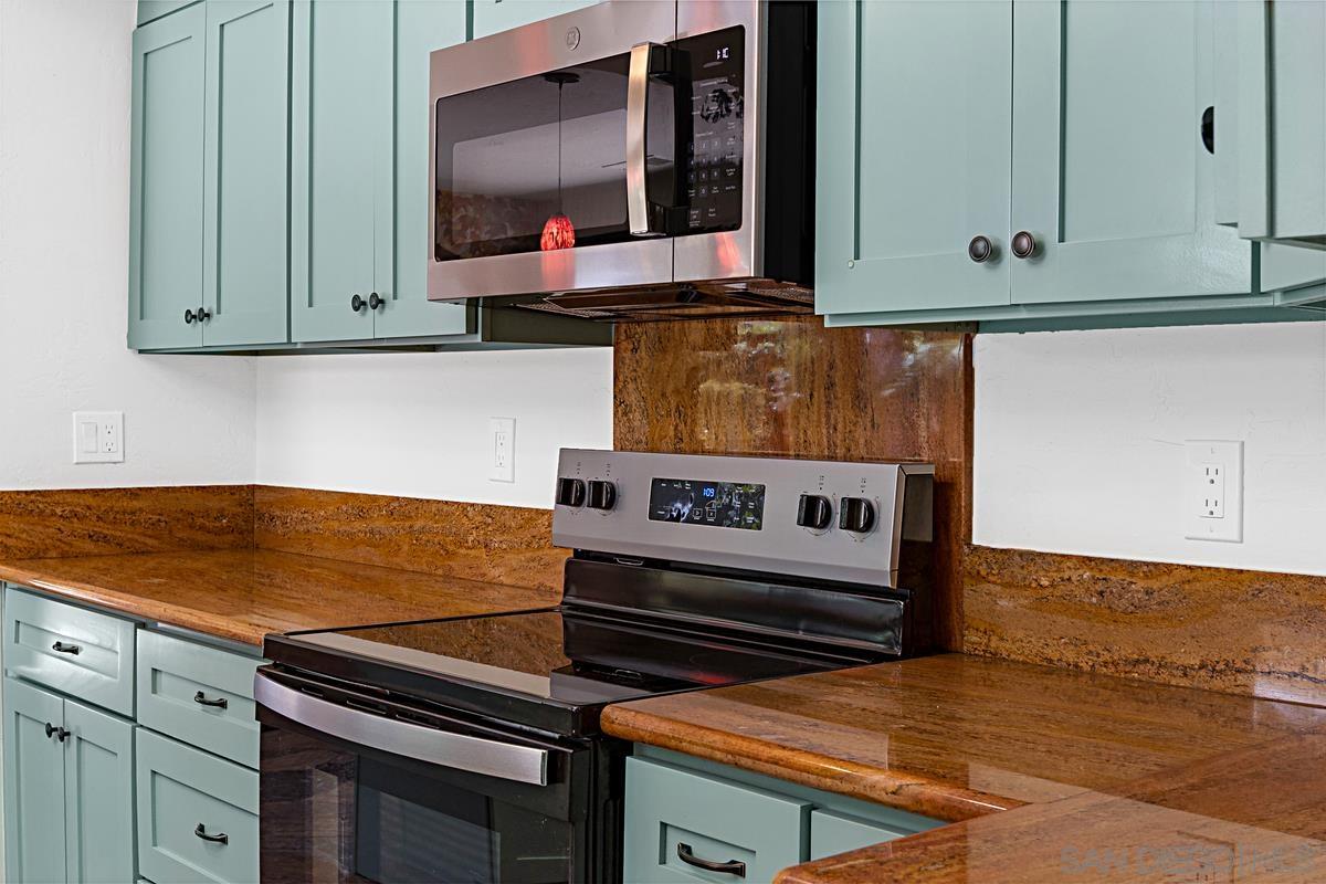 Detail Gallery Image 8 of 37 For 2023  via Tiempo, Cardiff By The Sea,  CA 92007 - 5 Beds | 3 Baths