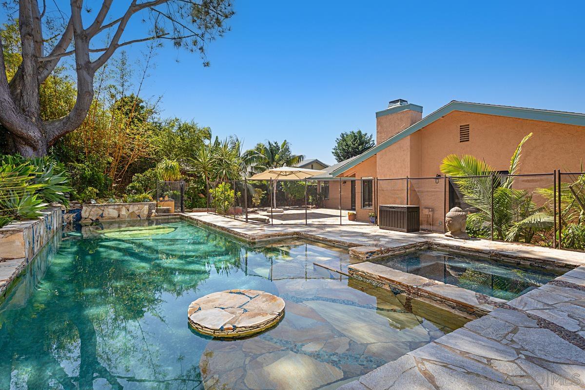 Detail Gallery Image 9 of 37 For 2023  via Tiempo, Cardiff By The Sea,  CA 92007 - 5 Beds | 3 Baths