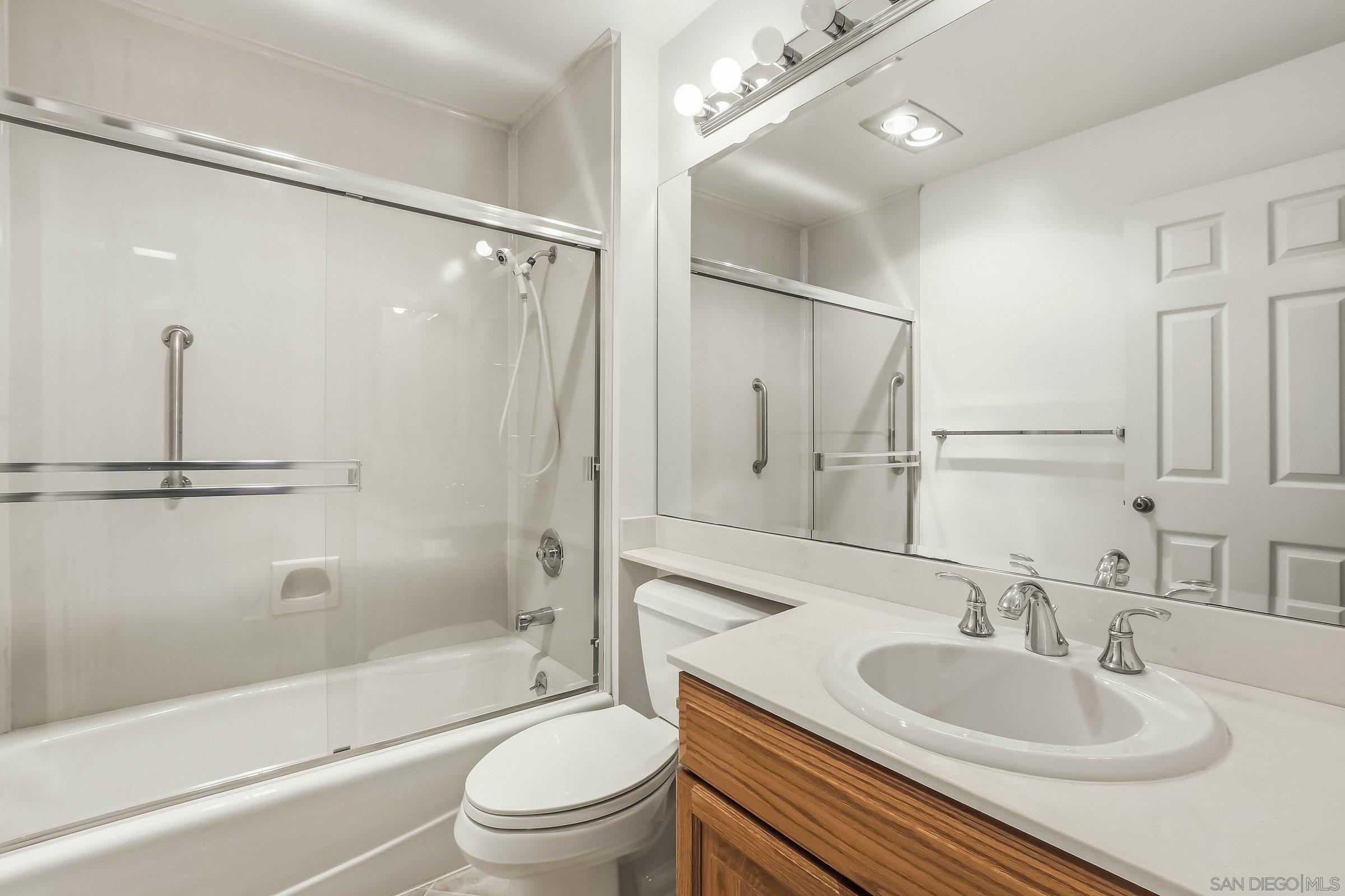 Detail Gallery Image 16 of 18 For 3130  Avenida De Portugal  #102,  San Diego,  CA 92106 - 2 Beds | 2 Baths