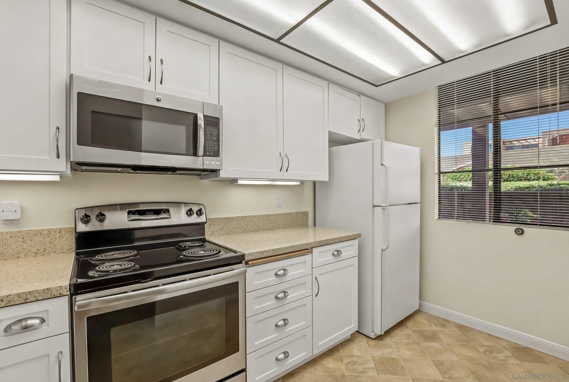 Detail Gallery Image 5 of 18 For 3130  Avenida De Portugal  #102,  San Diego,  CA 92106 - 2 Beds | 2 Baths