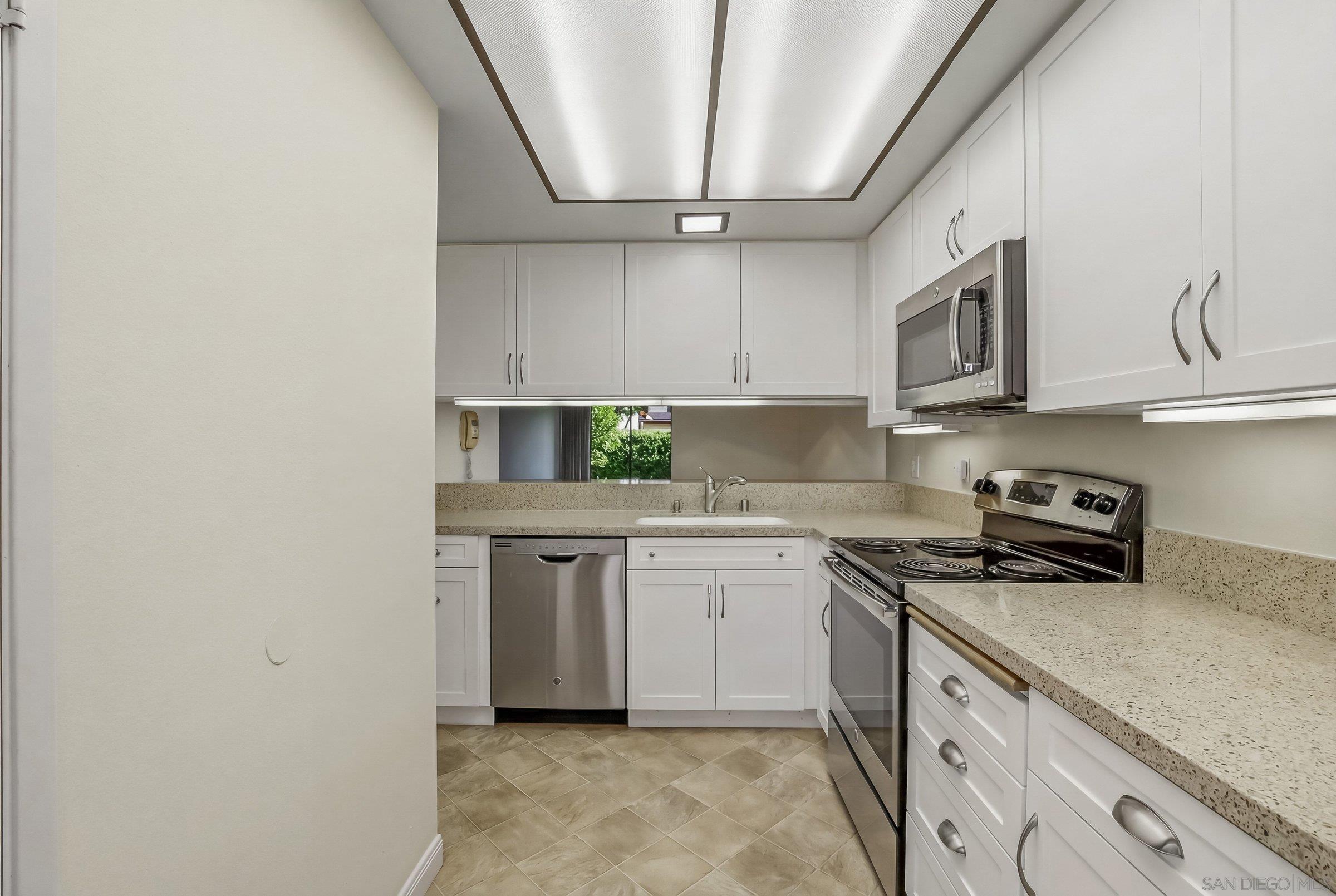 Detail Gallery Image 6 of 18 For 3130  Avenida De Portugal  #102,  San Diego,  CA 92106 - 2 Beds | 2 Baths