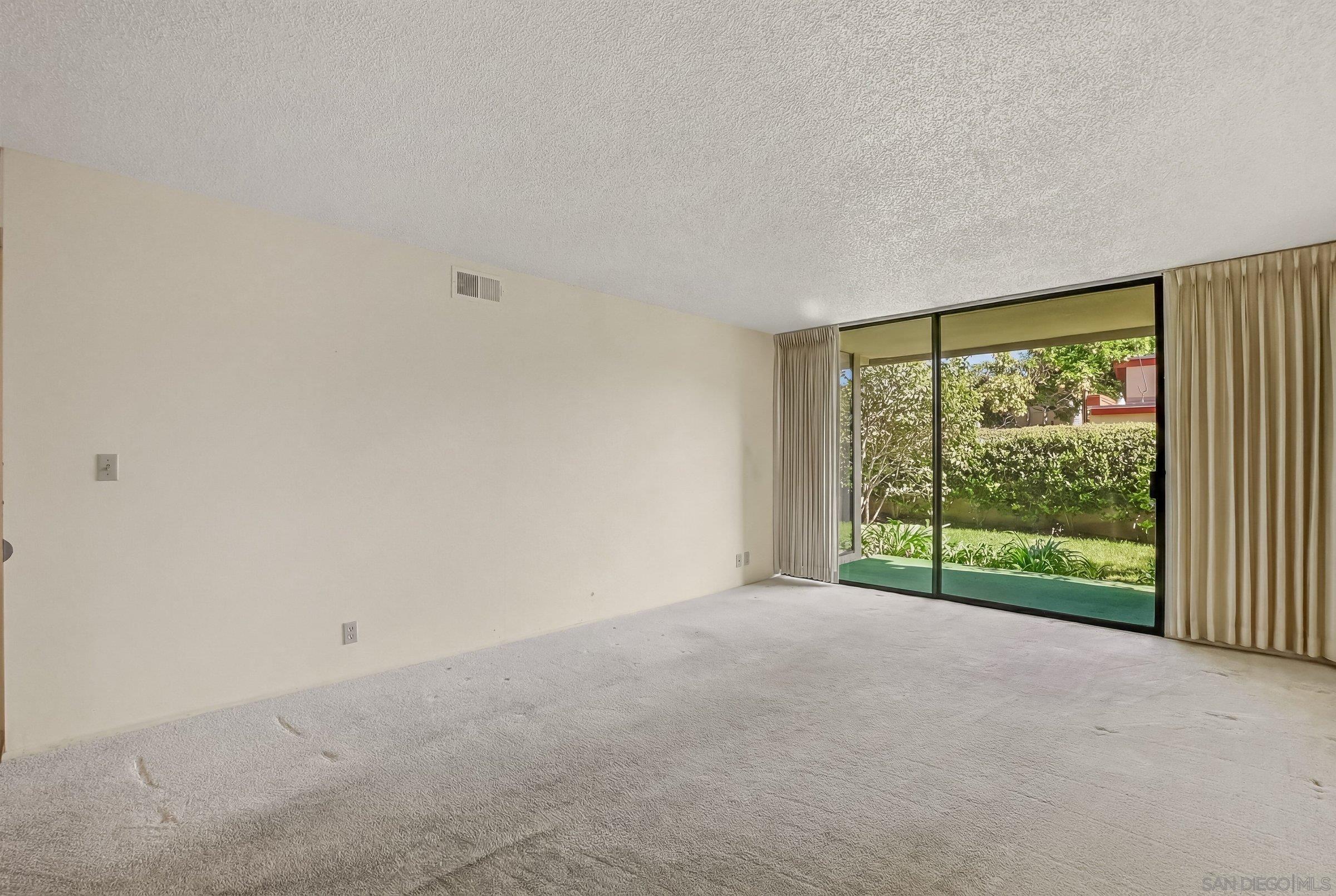 Detail Gallery Image 10 of 18 For 3130  Avenida De Portugal  #102,  San Diego,  CA 92106 - 2 Beds | 2 Baths