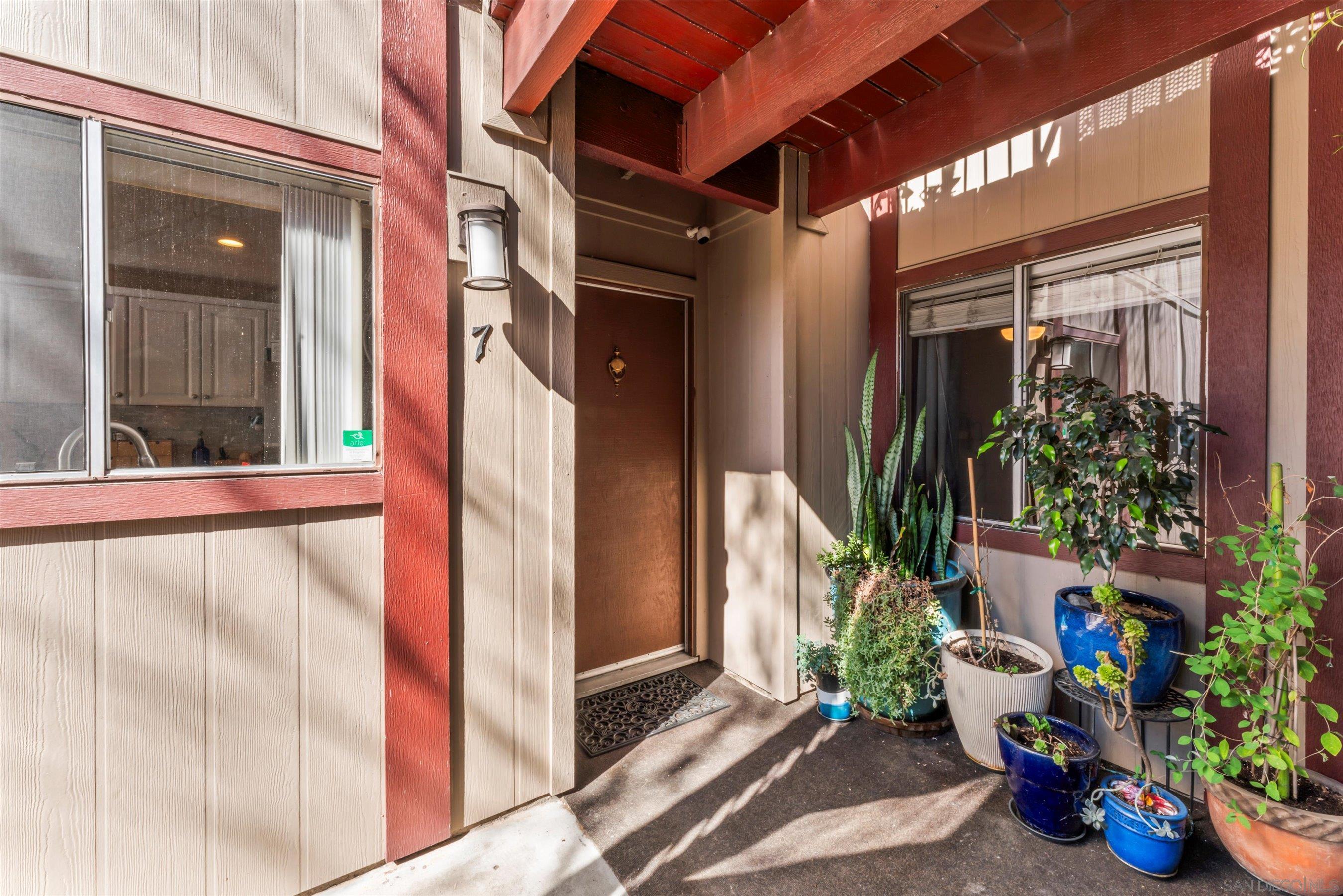 Detail Gallery Image 3 of 21 For 5483  Adobe Falls Rd.  #7,  San Diego,  CA 92120 - 2 Beds | 2 Baths