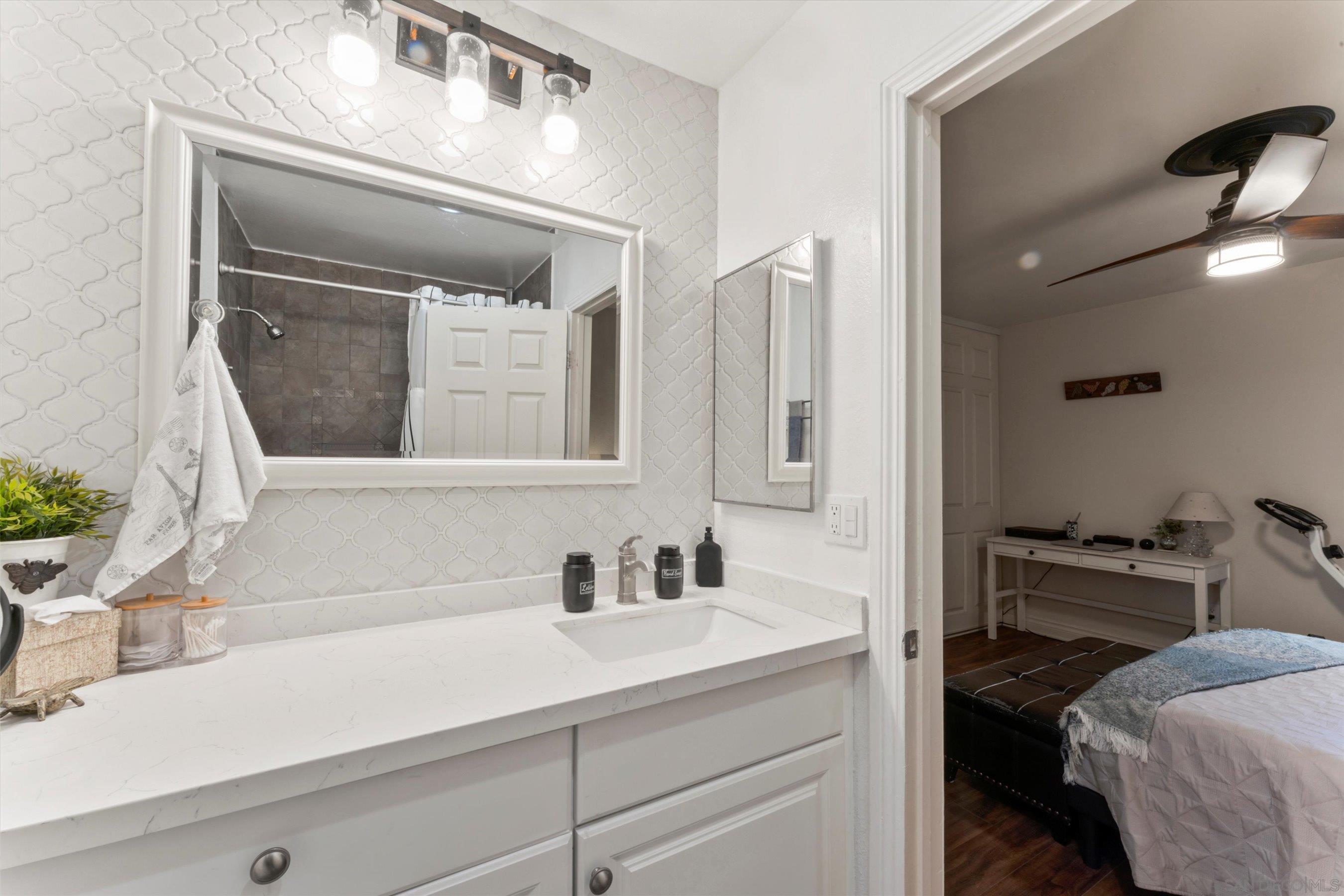 Detail Gallery Image 17 of 21 For 5483  Adobe Falls Rd.  #7,  San Diego,  CA 92120 - 2 Beds | 2 Baths