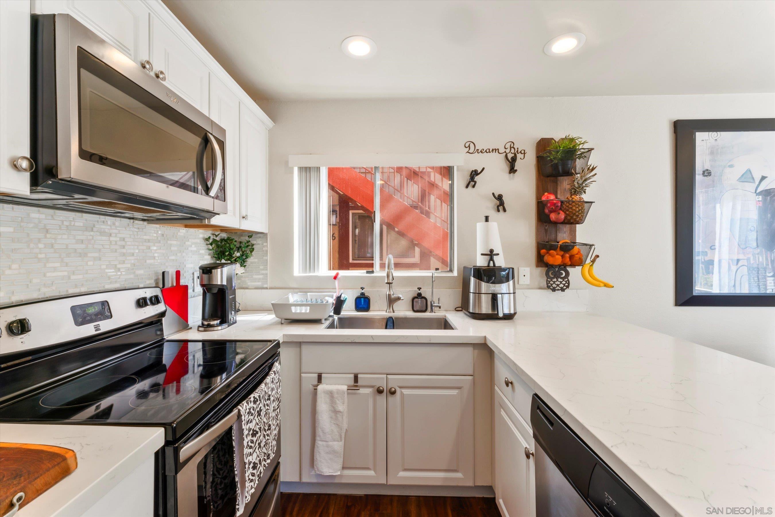 Detail Gallery Image 6 of 21 For 5483  Adobe Falls Rd.  #7,  San Diego,  CA 92120 - 2 Beds | 2 Baths