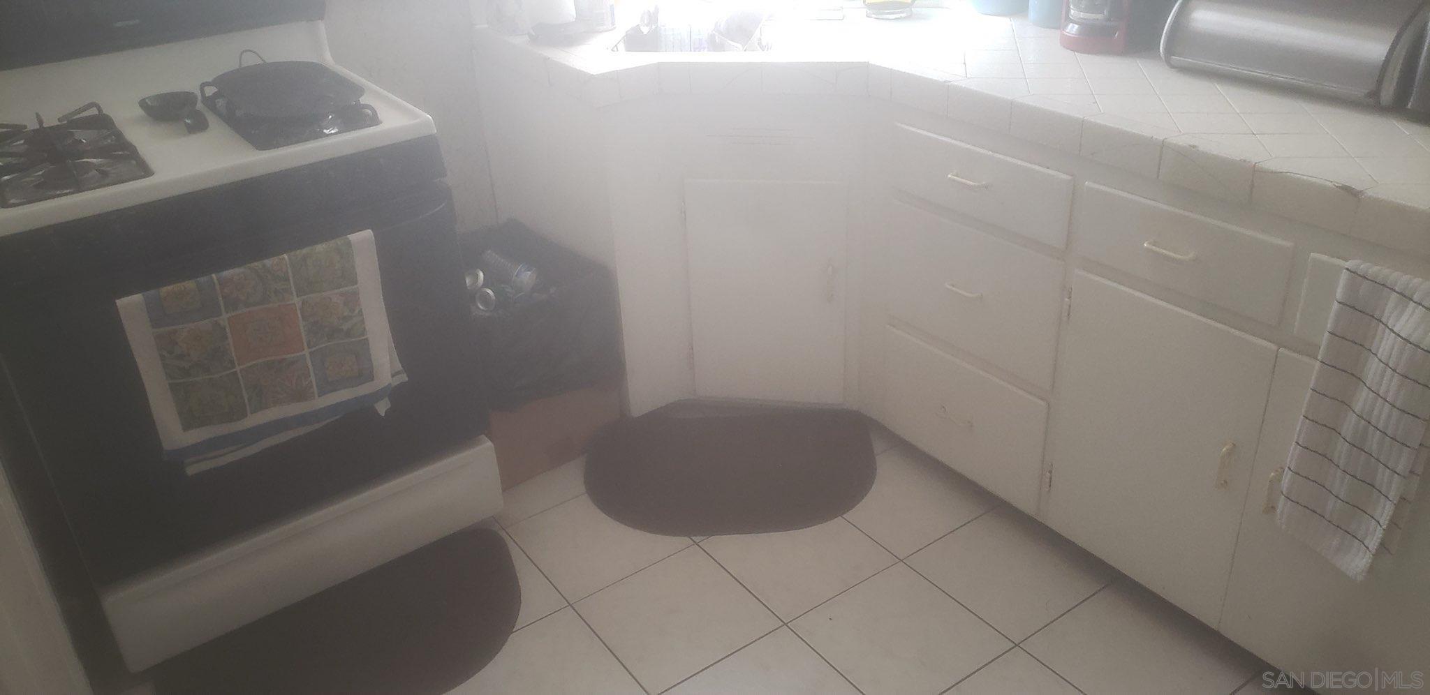 Detail Gallery Image 3 of 7 For 690 E 30th, National City,  CA 91950 - 3 Beds | 1 Baths