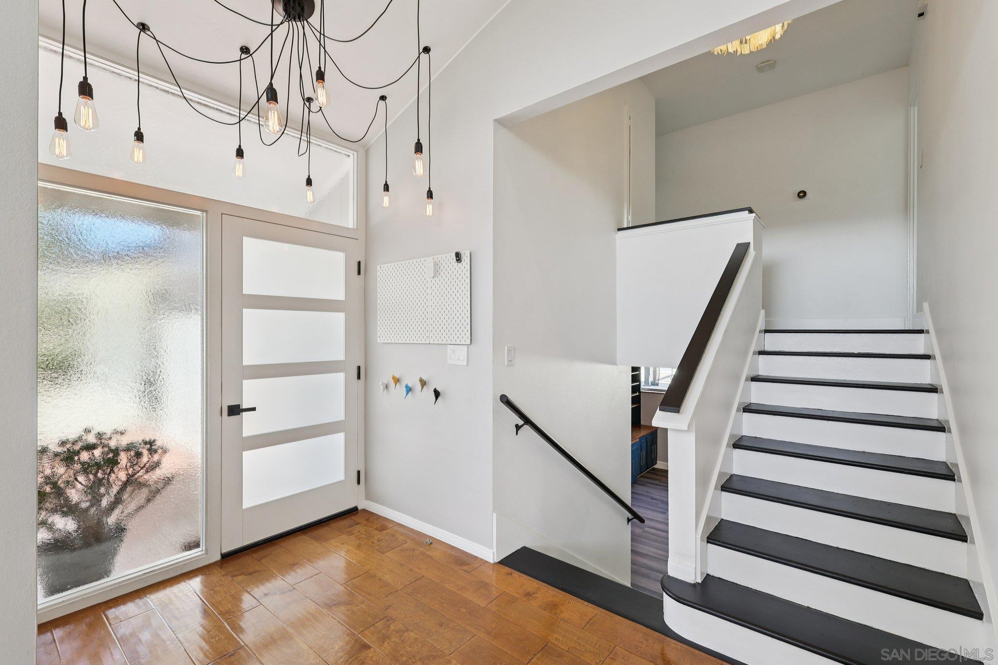 Detail Gallery Image 2 of 72 For 5727  Honors, San Diego,  CA 92122 - 4 Beds | 2/1 Baths