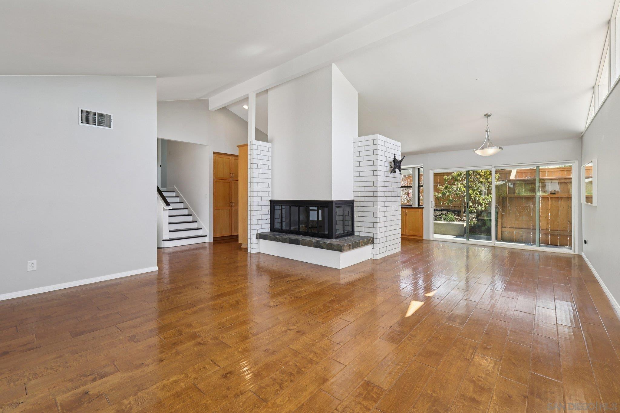 Detail Gallery Image 4 of 72 For 5727  Honors, San Diego,  CA 92122 - 4 Beds | 2/1 Baths