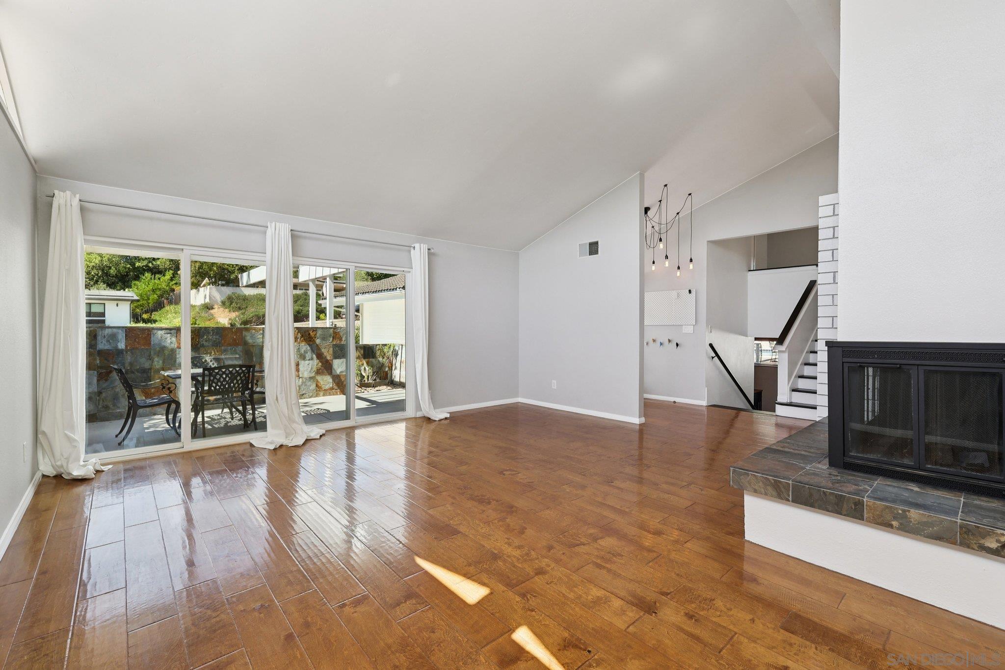 Detail Gallery Image 5 of 72 For 5727  Honors, San Diego,  CA 92122 - 4 Beds | 2/1 Baths