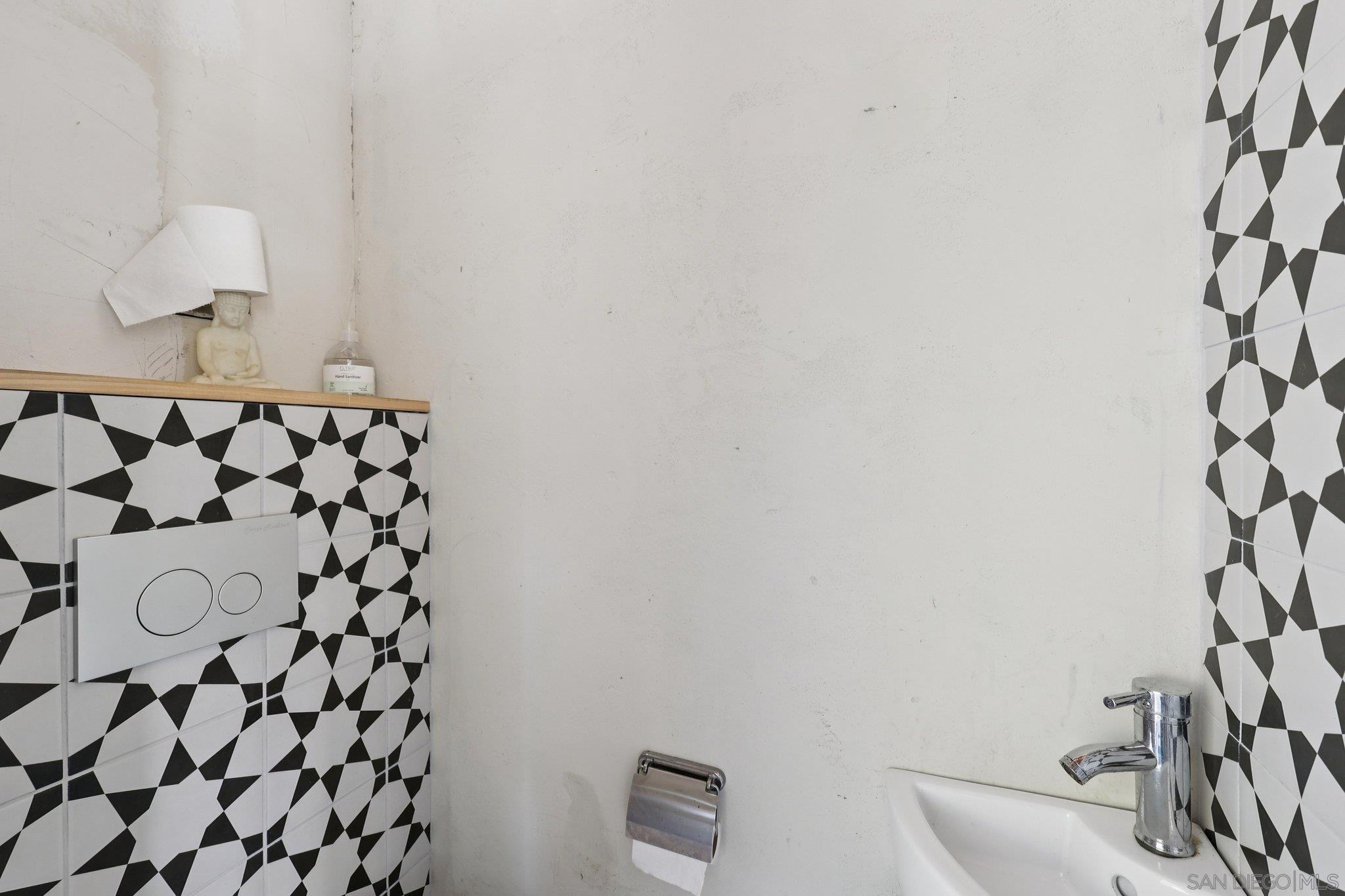 Detail Gallery Image 42 of 72 For 5727  Honors, San Diego,  CA 92122 - 4 Beds | 2/1 Baths