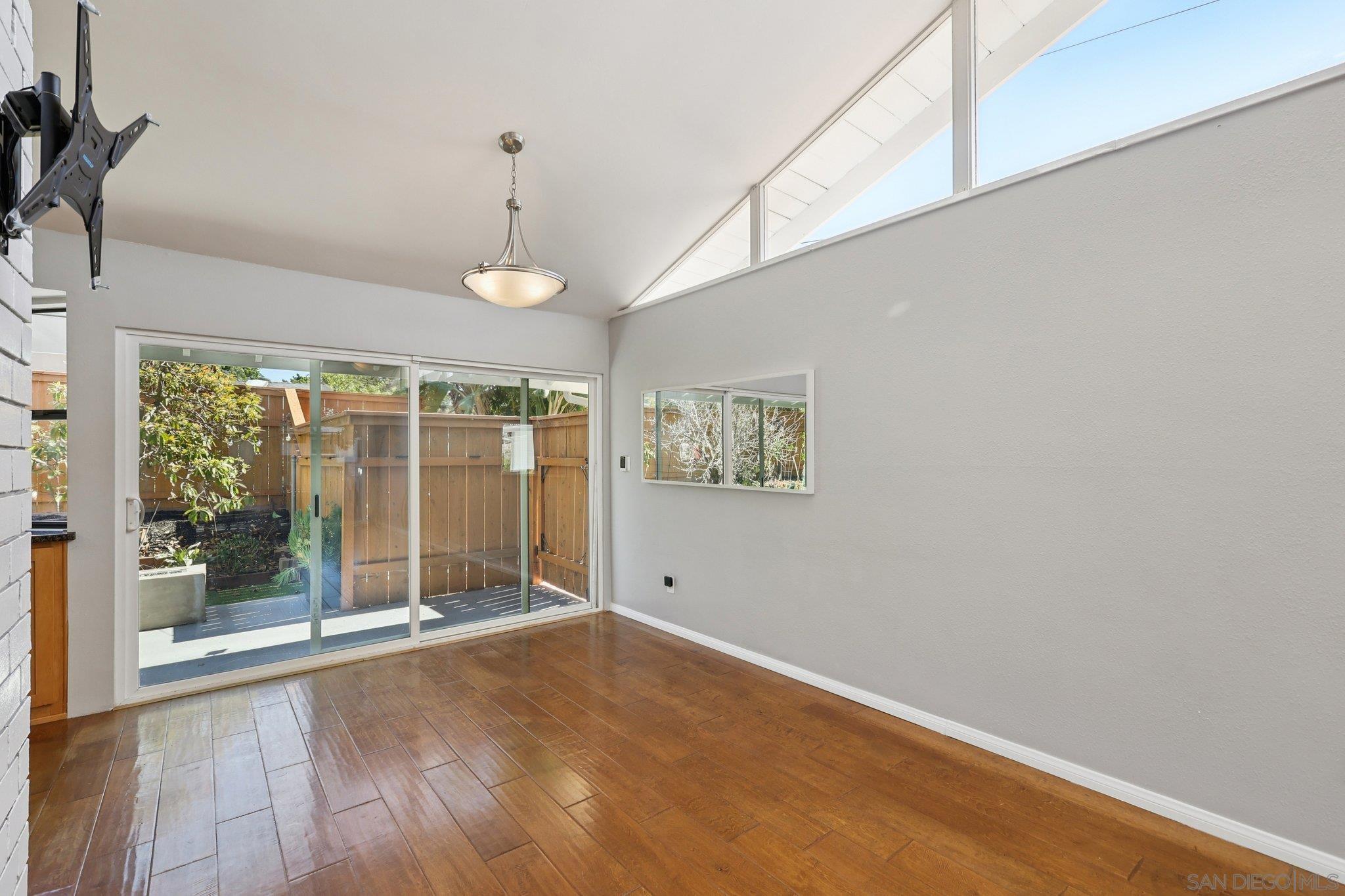 Detail Gallery Image 6 of 72 For 5727  Honors, San Diego,  CA 92122 - 4 Beds | 2/1 Baths