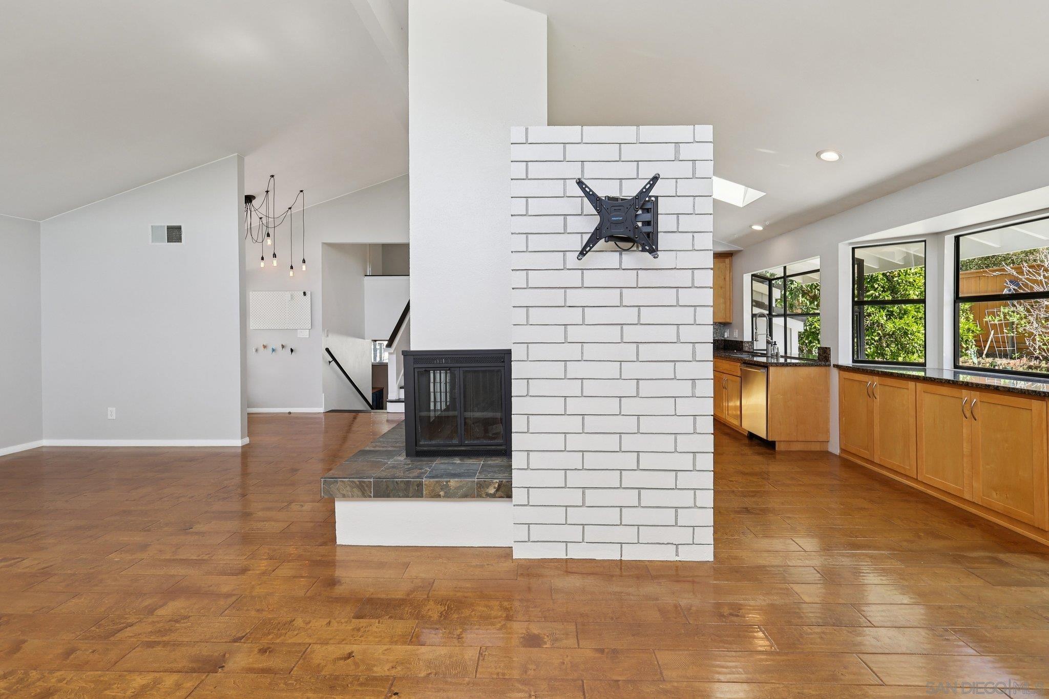 Detail Gallery Image 7 of 72 For 5727  Honors, San Diego,  CA 92122 - 4 Beds | 2/1 Baths