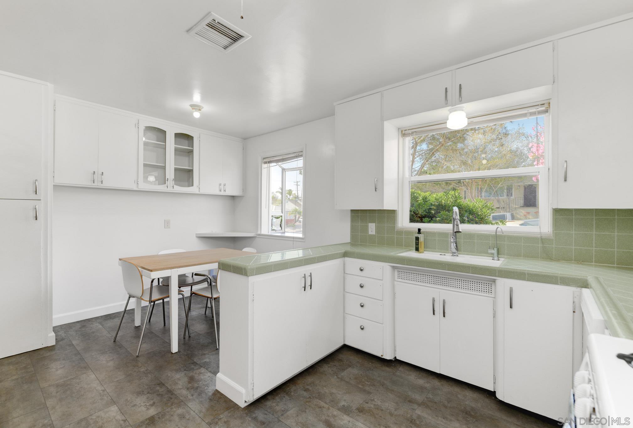 Detail Gallery Image 11 of 30 For 1654  Catalina Blvd, San Diego,  CA 92107 - 3 Beds | 2 Baths