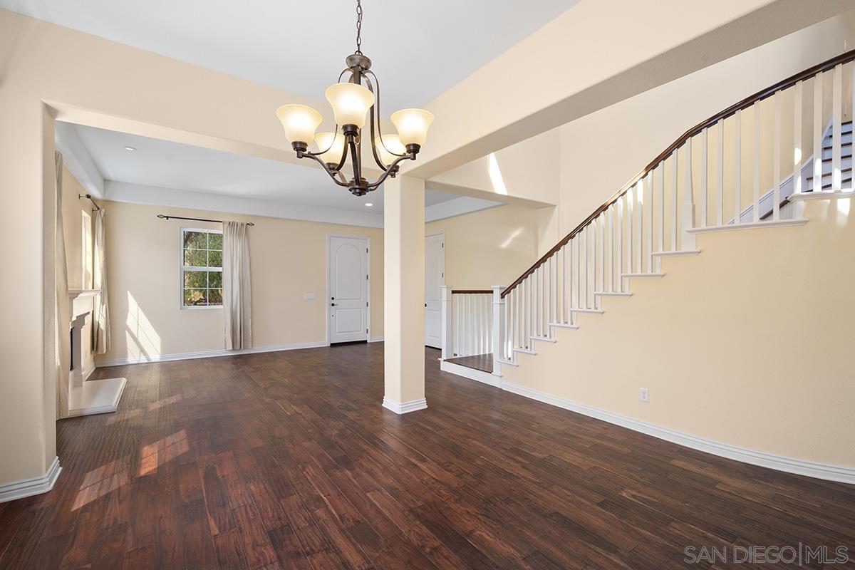 Detail Gallery Image 8 of 51 For 6275  Silver Bush Creek St, San Diego,  CA 92130 - 4 Beds | 3 Baths