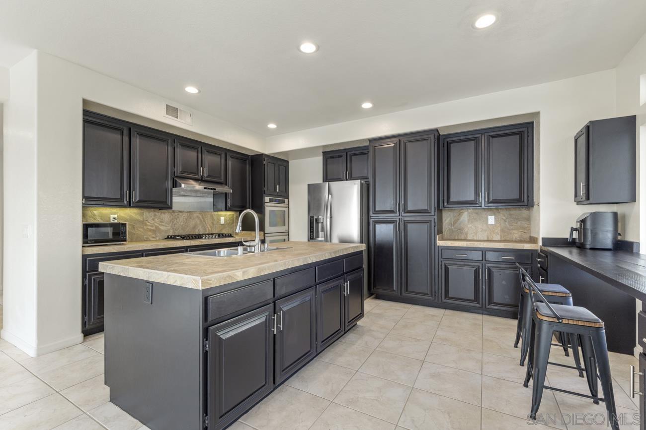 Detail Gallery Image 11 of 40 For 32143  Paseo San Esteban, Temecula,  CA 92592 - 5 Beds | 3 Baths