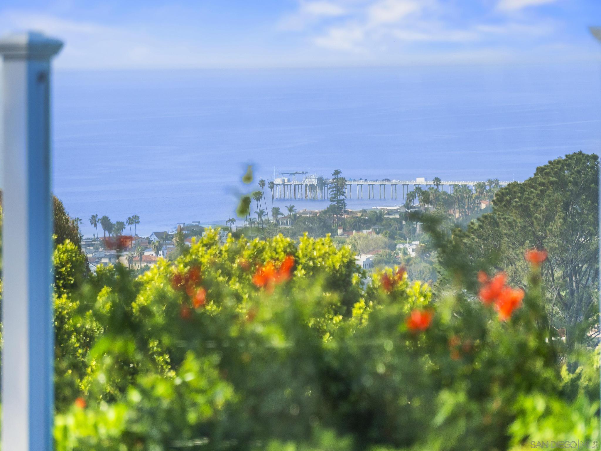 Detail Gallery Image 14 of 65 For 7753  via Capri, La Jolla,  CA 92037 - 5 Beds | 3/1 Baths
