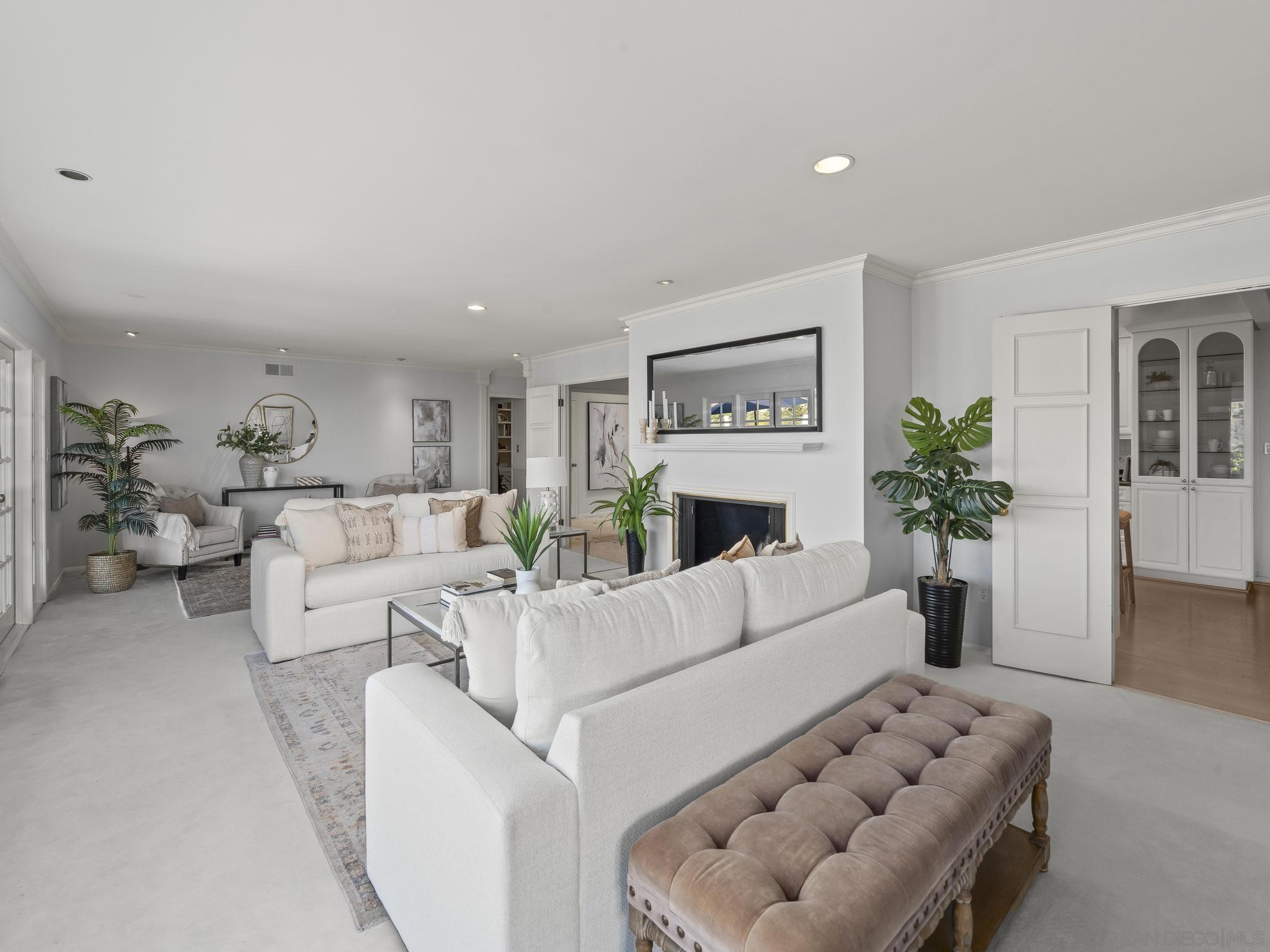 Detail Gallery Image 17 of 65 For 7753  via Capri, La Jolla,  CA 92037 - 5 Beds | 3/1 Baths