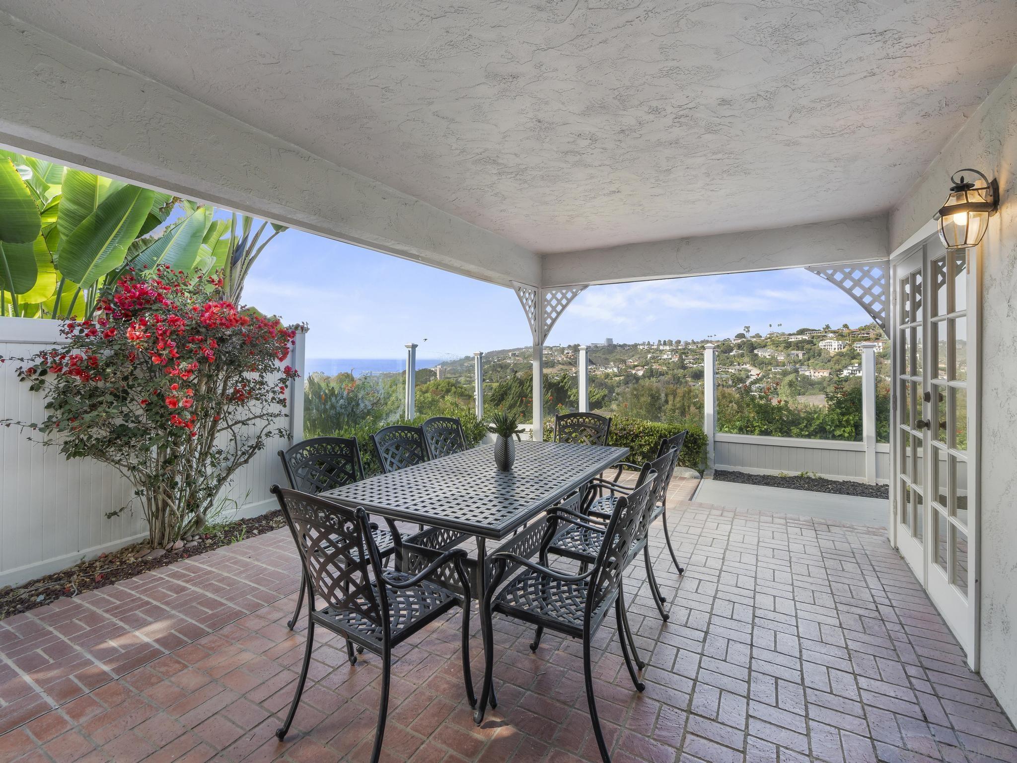 Detail Gallery Image 19 of 65 For 7753  via Capri, La Jolla,  CA 92037 - 5 Beds | 3/1 Baths