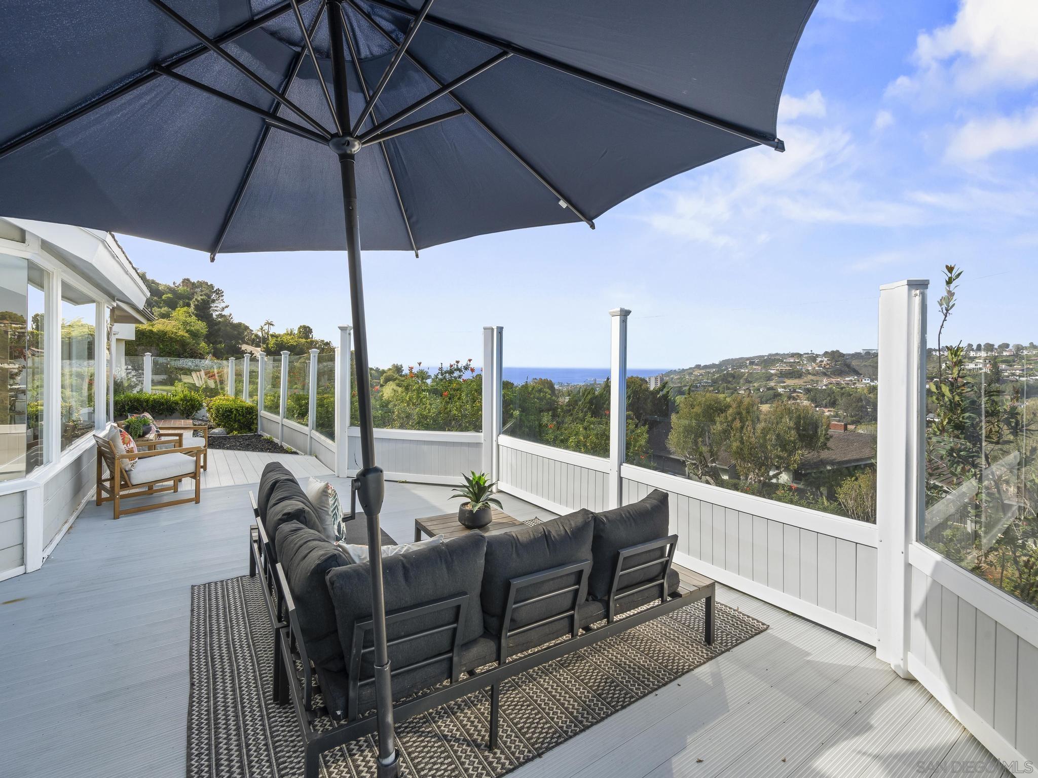 Detail Gallery Image 3 of 65 For 7753  via Capri, La Jolla,  CA 92037 - 5 Beds | 3/1 Baths
