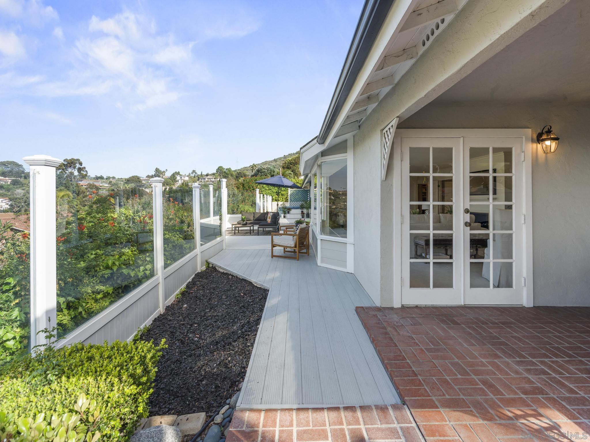 Detail Gallery Image 21 of 65 For 7753  via Capri, La Jolla,  CA 92037 - 5 Beds | 3/1 Baths