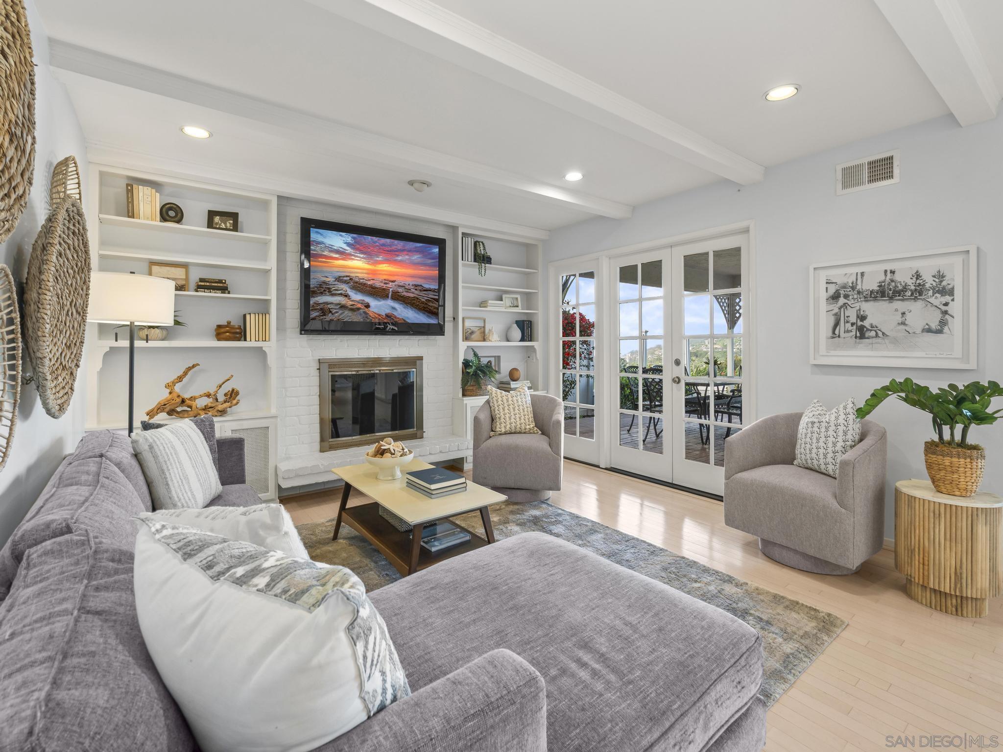 Detail Gallery Image 22 of 65 For 7753  via Capri, La Jolla,  CA 92037 - 5 Beds | 3/1 Baths