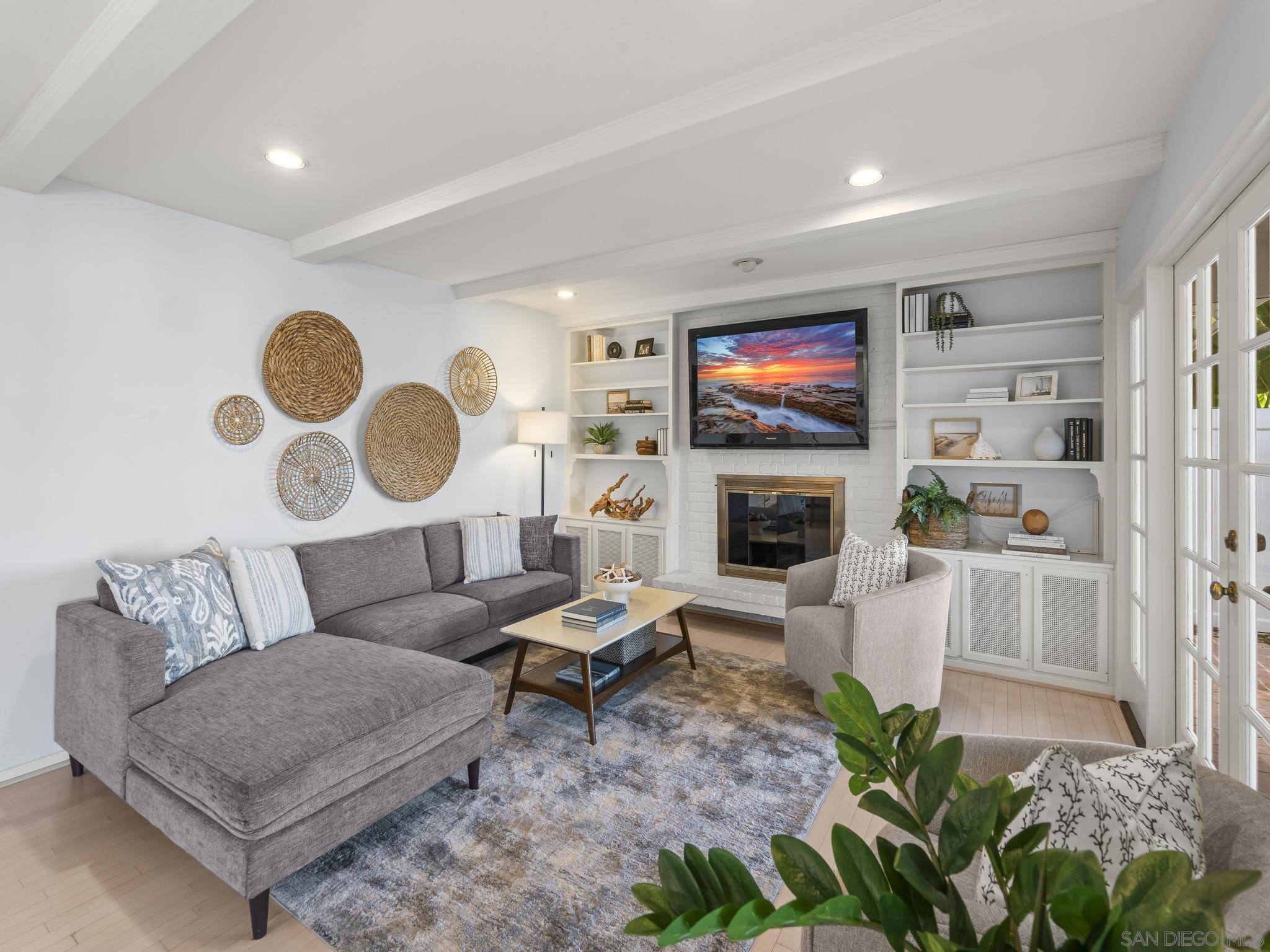 Detail Gallery Image 23 of 65 For 7753  via Capri, La Jolla,  CA 92037 - 5 Beds | 3/1 Baths