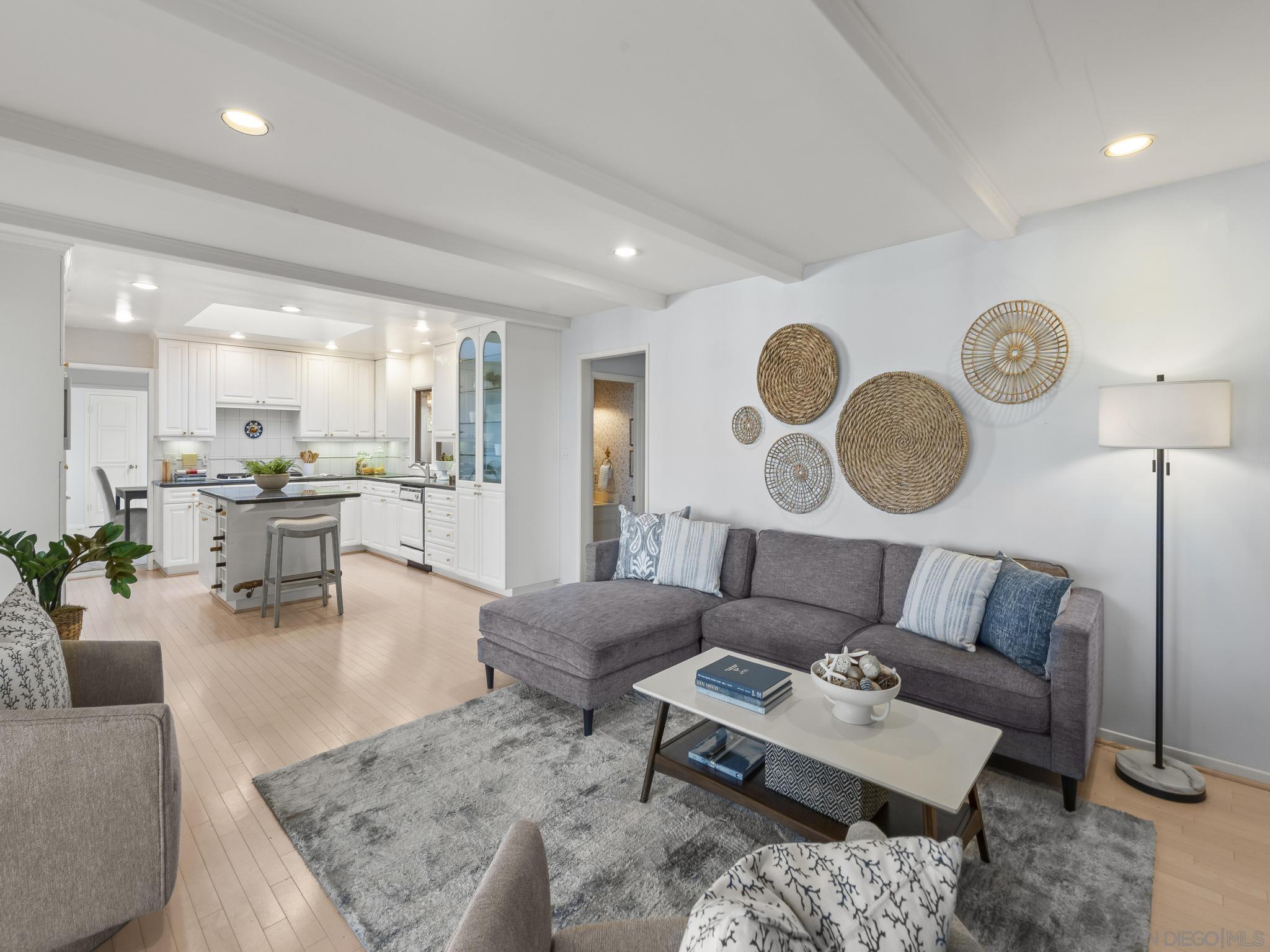 Detail Gallery Image 24 of 65 For 7753  via Capri, La Jolla,  CA 92037 - 5 Beds | 3/1 Baths