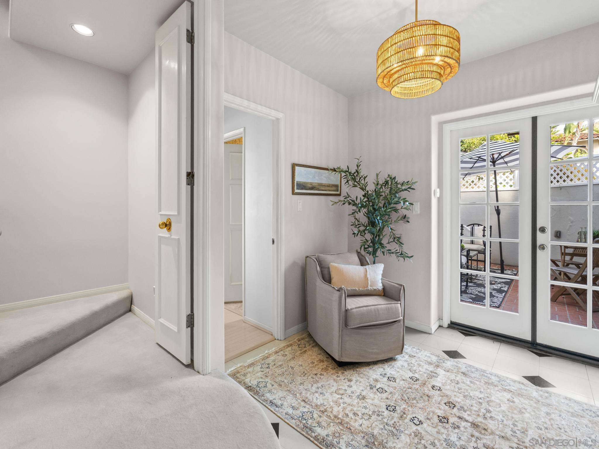 Detail Gallery Image 26 of 65 For 7753  via Capri, La Jolla,  CA 92037 - 5 Beds | 3/1 Baths