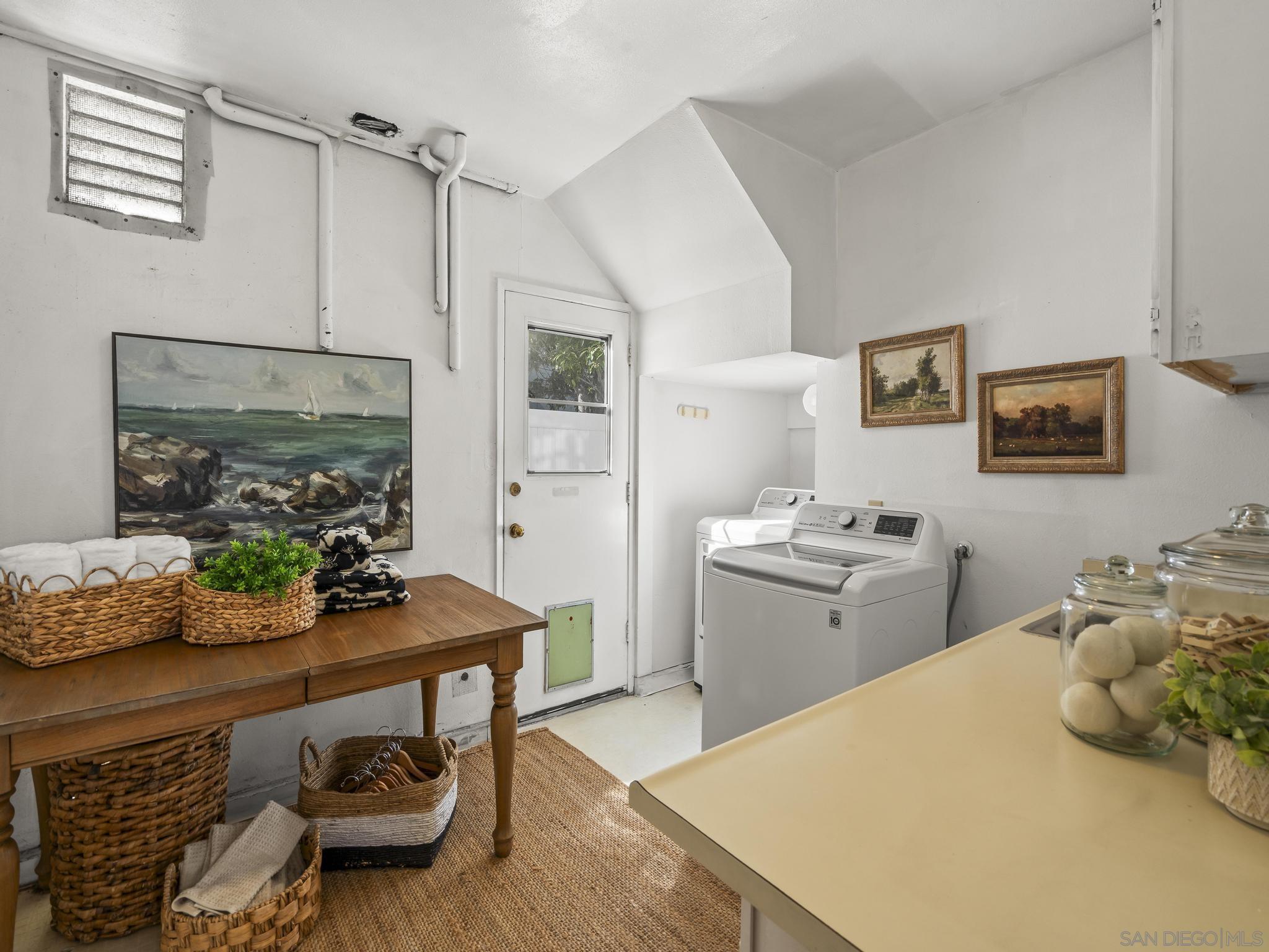 Detail Gallery Image 29 of 65 For 7753  via Capri, La Jolla,  CA 92037 - 5 Beds | 3/1 Baths