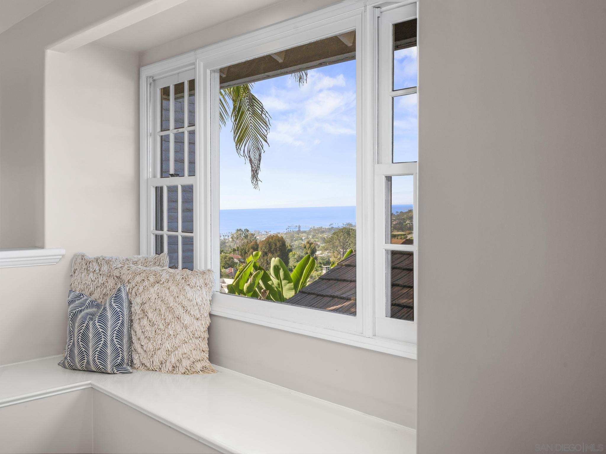 Detail Gallery Image 31 of 65 For 7753  via Capri, La Jolla,  CA 92037 - 5 Beds | 3/1 Baths