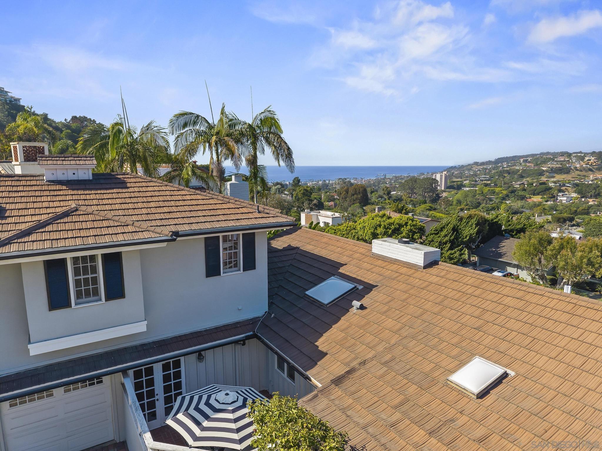 Detail Gallery Image 8 of 65 For 7753  via Capri, La Jolla,  CA 92037 - 5 Beds | 3/1 Baths