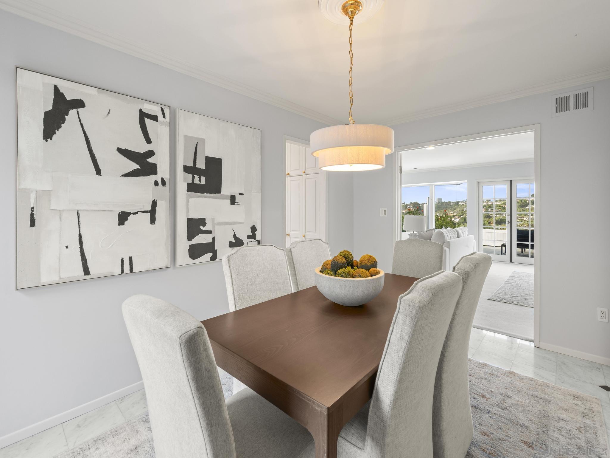 Detail Gallery Image 10 of 65 For 7753  via Capri, La Jolla,  CA 92037 - 5 Beds | 3/1 Baths