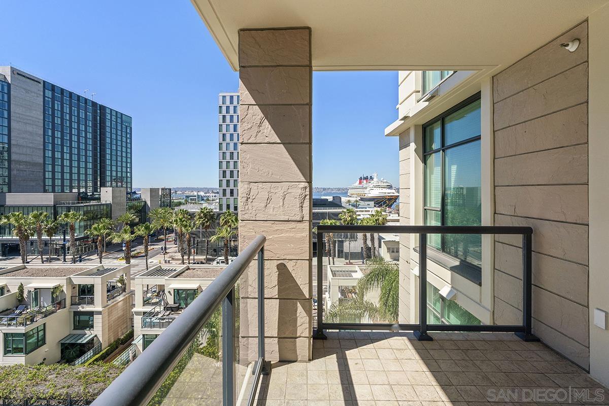 Detail Gallery Image 12 of 72 For 1199  Pacific Hwy  #704,  San Diego,  CA 92101 - 2 Beds | 2 Baths