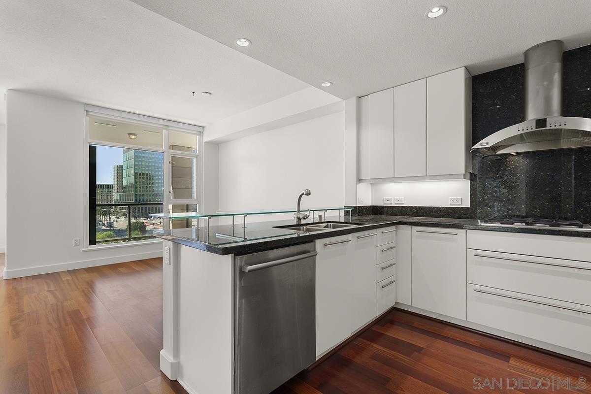 Detail Gallery Image 25 of 66 For 1199  Pacific Hwy  #704,  San Diego,  CA 92101 - 2 Beds | 2 Baths