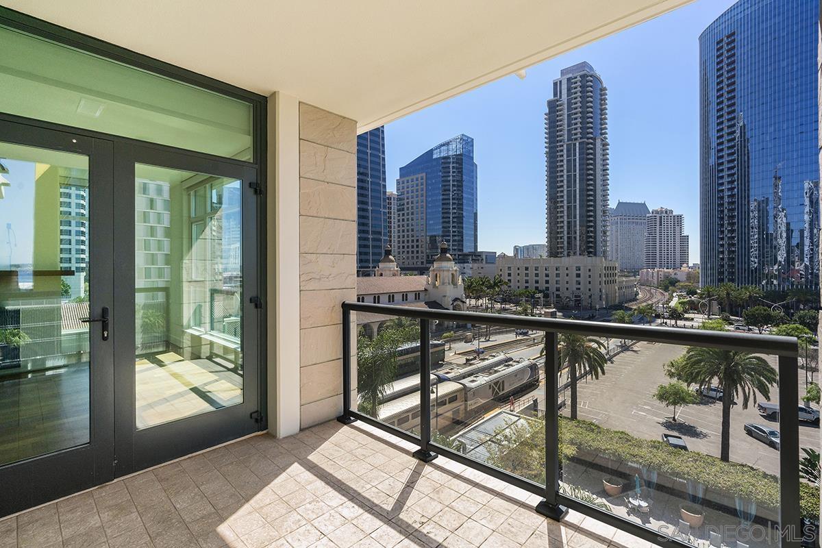 Detail Gallery Image 50 of 72 For 1199  Pacific Hwy  #704,  San Diego,  CA 92101 - 2 Beds | 2 Baths