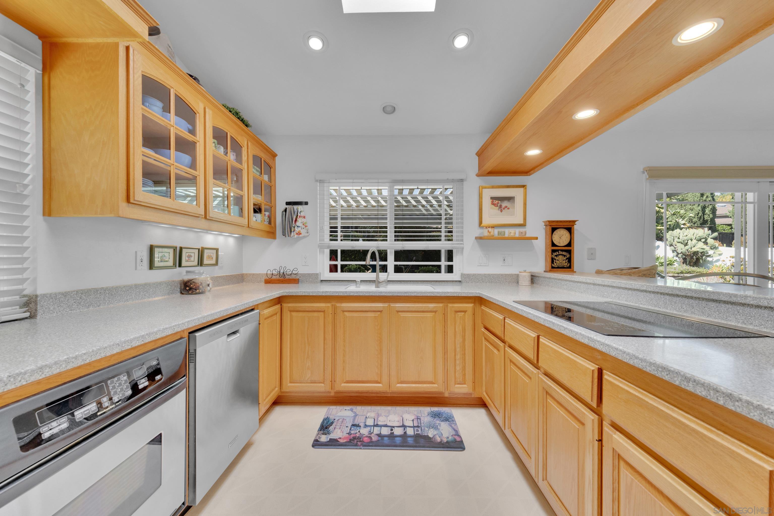 Detail Gallery Image 8 of 52 For 810  Madison Ave, Escondido,  CA 92026 - 4 Beds | 2 Baths