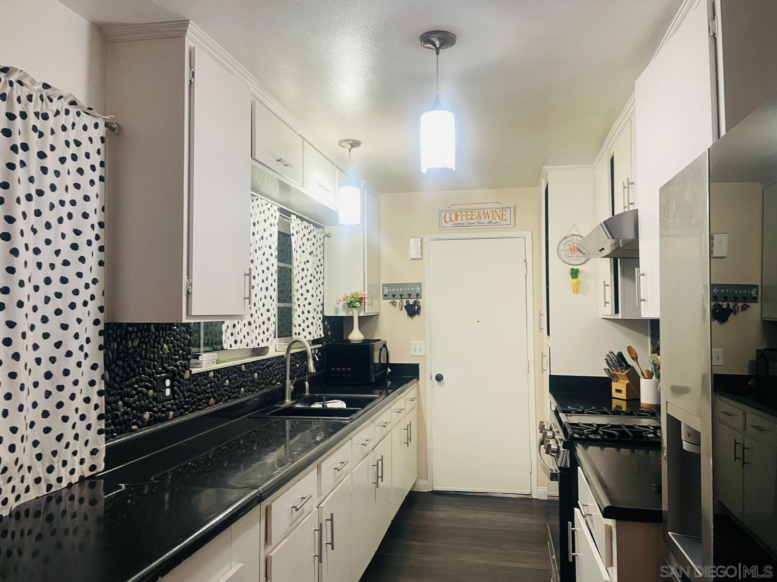 Detail Gallery Image 3 of 27 For 1384  Pequena St., San Diego,  CA 92154 - 4 Beds | 2 Baths