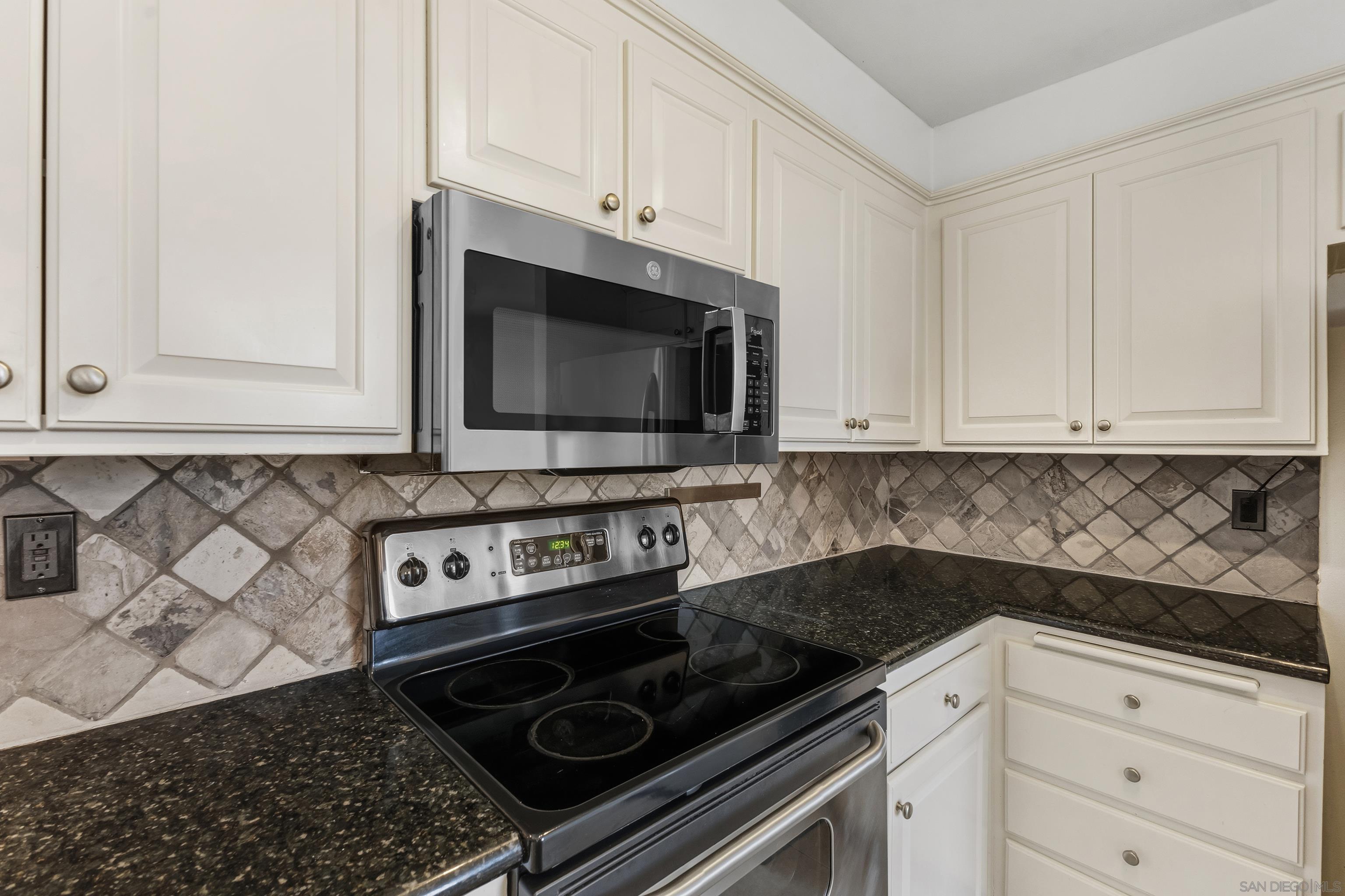 Detail Gallery Image 12 of 31 For 3939  Illinois St  4d,  San Diego,  CA 92104 - 2 Beds | 2 Baths