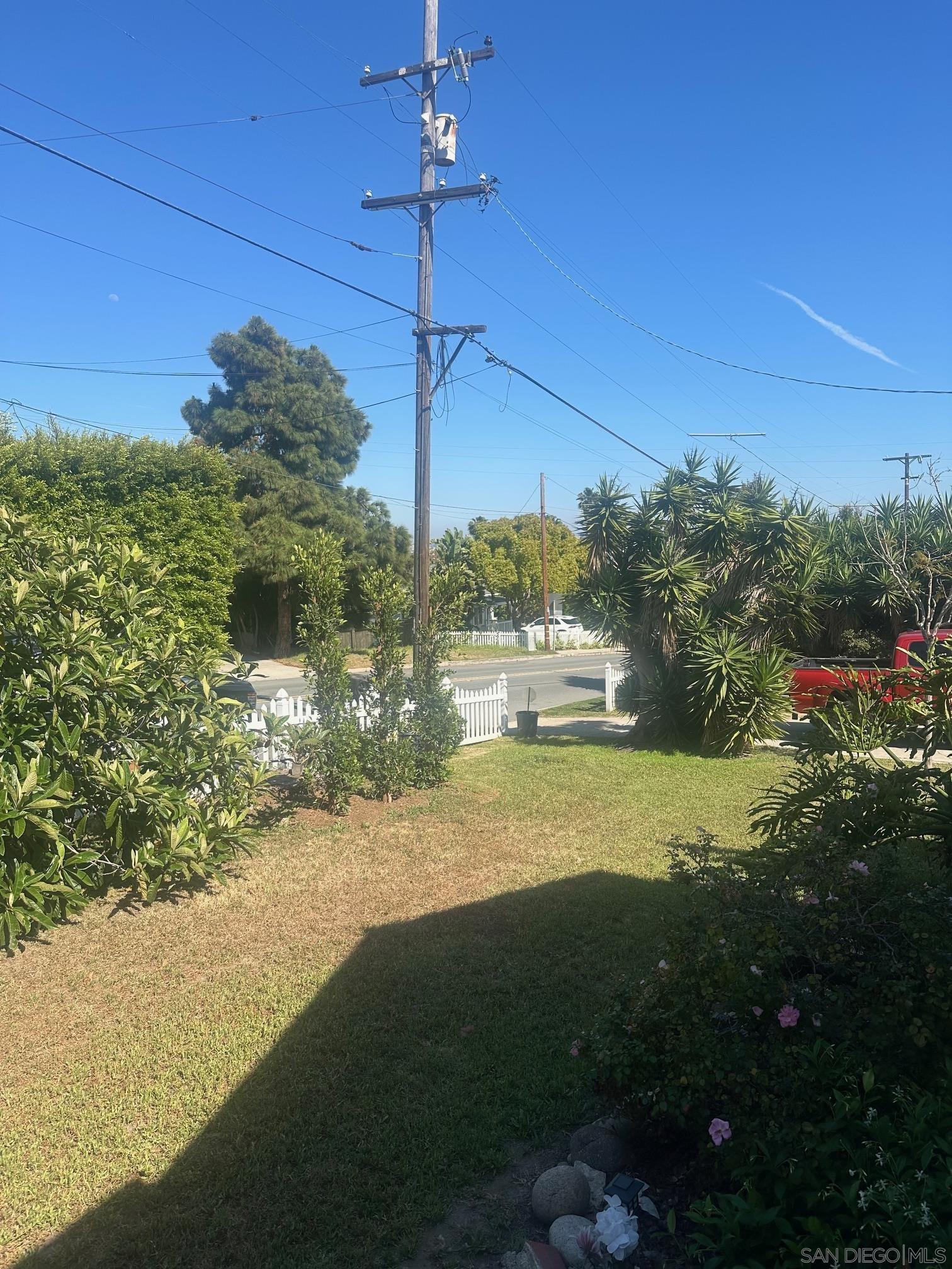 Detail Gallery Image 4 of 10 For 3245  Lowell, San Diego,  CA 92106 - 3 Beds | 2 Baths