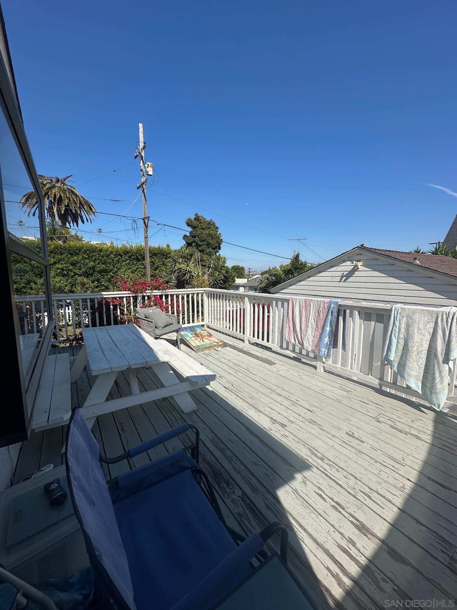 Detail Gallery Image 7 of 10 For 3245  Lowell, San Diego,  CA 92106 - 3 Beds | 2 Baths