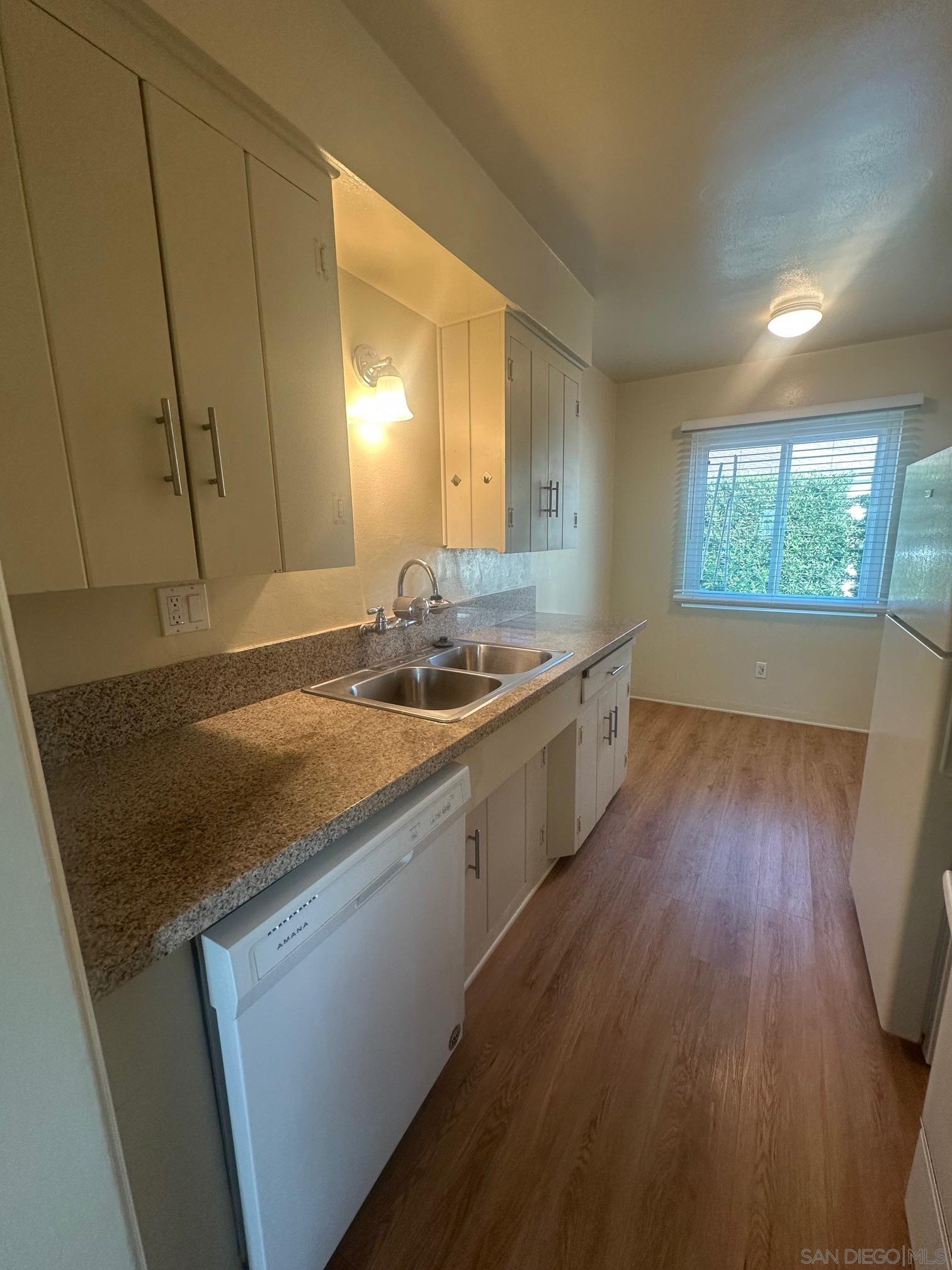 Front Image Thumbnail for SD260007383