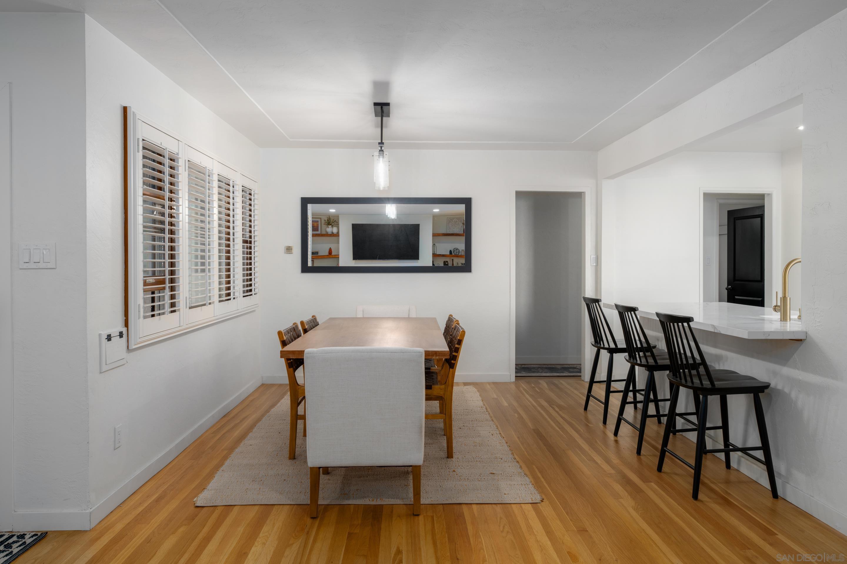 Detail Gallery Image 11 of 25 For 2036-38  Emerald St, San Diego,  CA 92109 - – Beds | – Baths